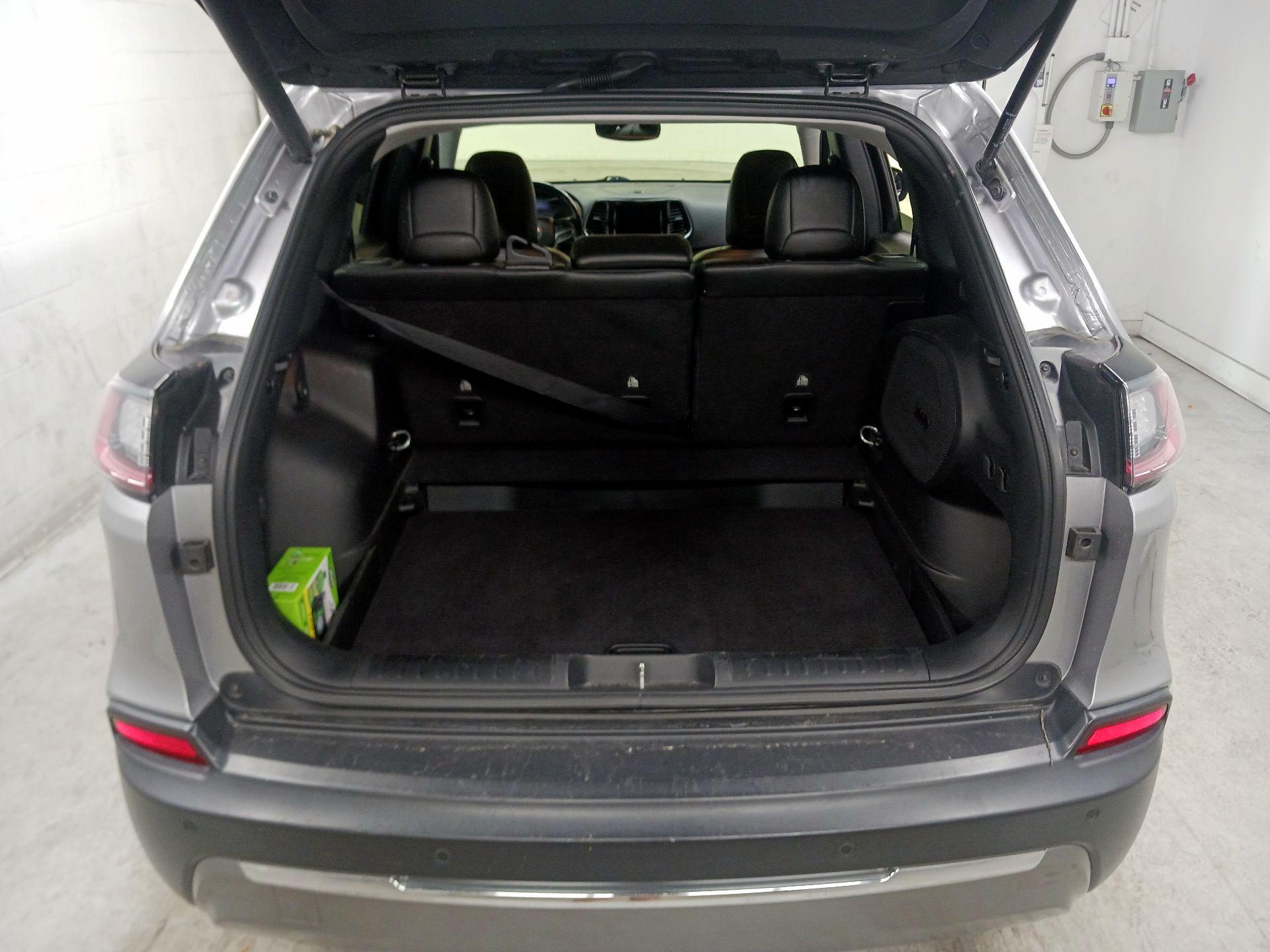 Thumbnail: 2019 Jeep Cherokee - 17