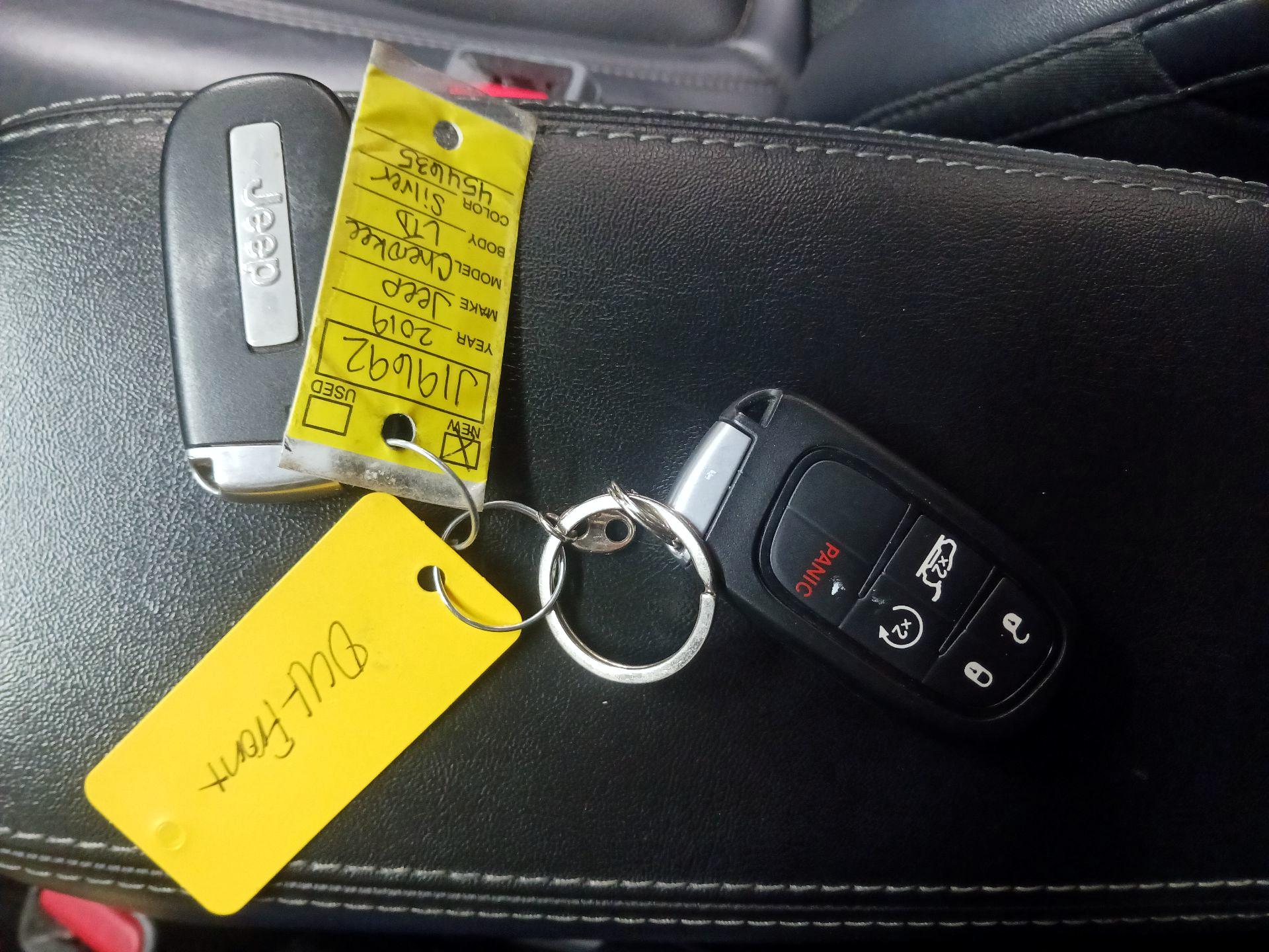 Thumbnail: 2019 Jeep Cherokee - 19