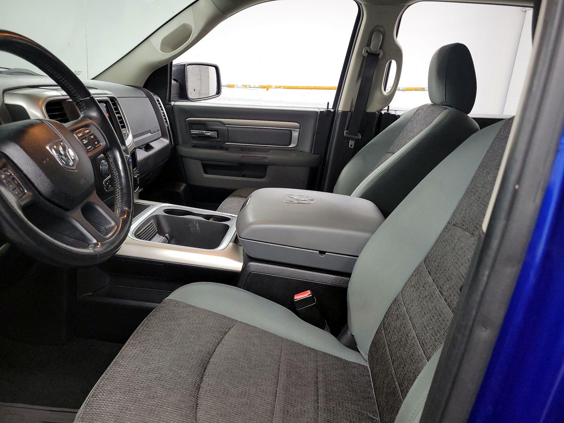 Thumbnail: 2019 RAM 1500 Classic - 11