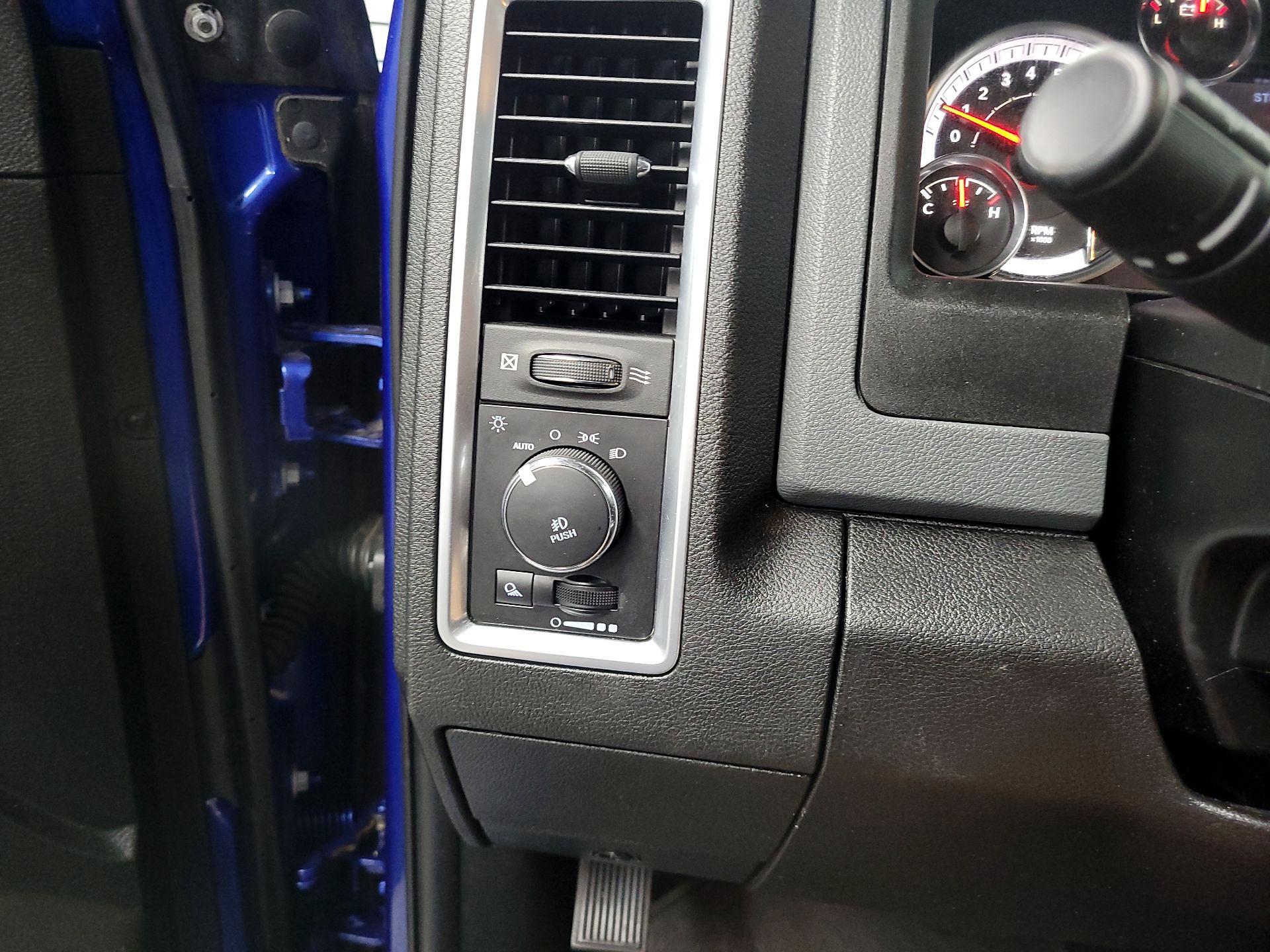 Thumbnail: 2019 RAM 1500 Classic - 13