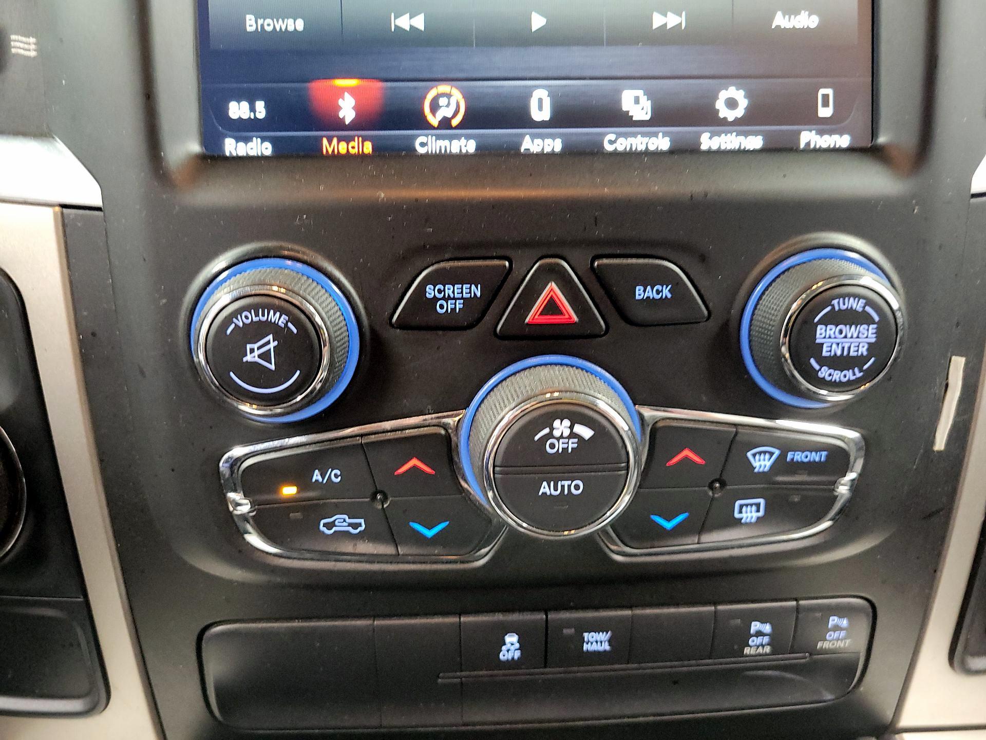Thumbnail: 2019 RAM 1500 Classic - 15