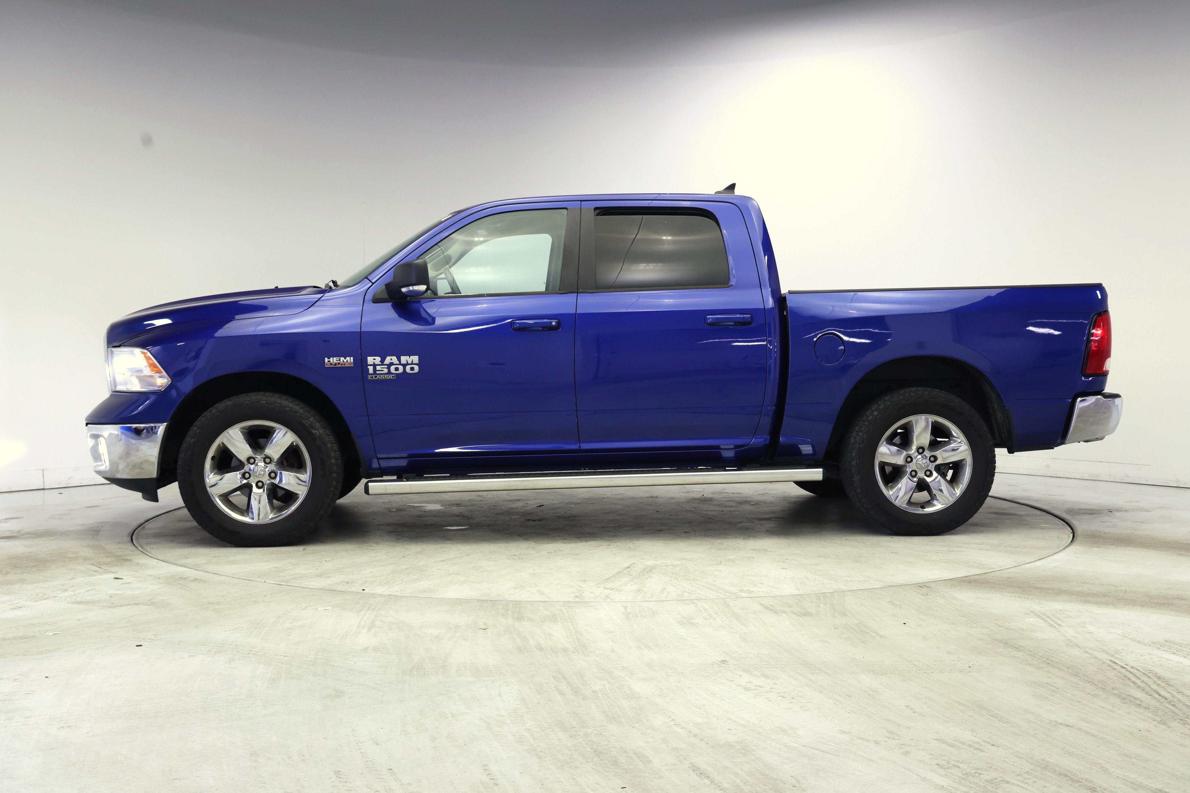 Thumbnail: 2019 RAM 1500 Classic - 3