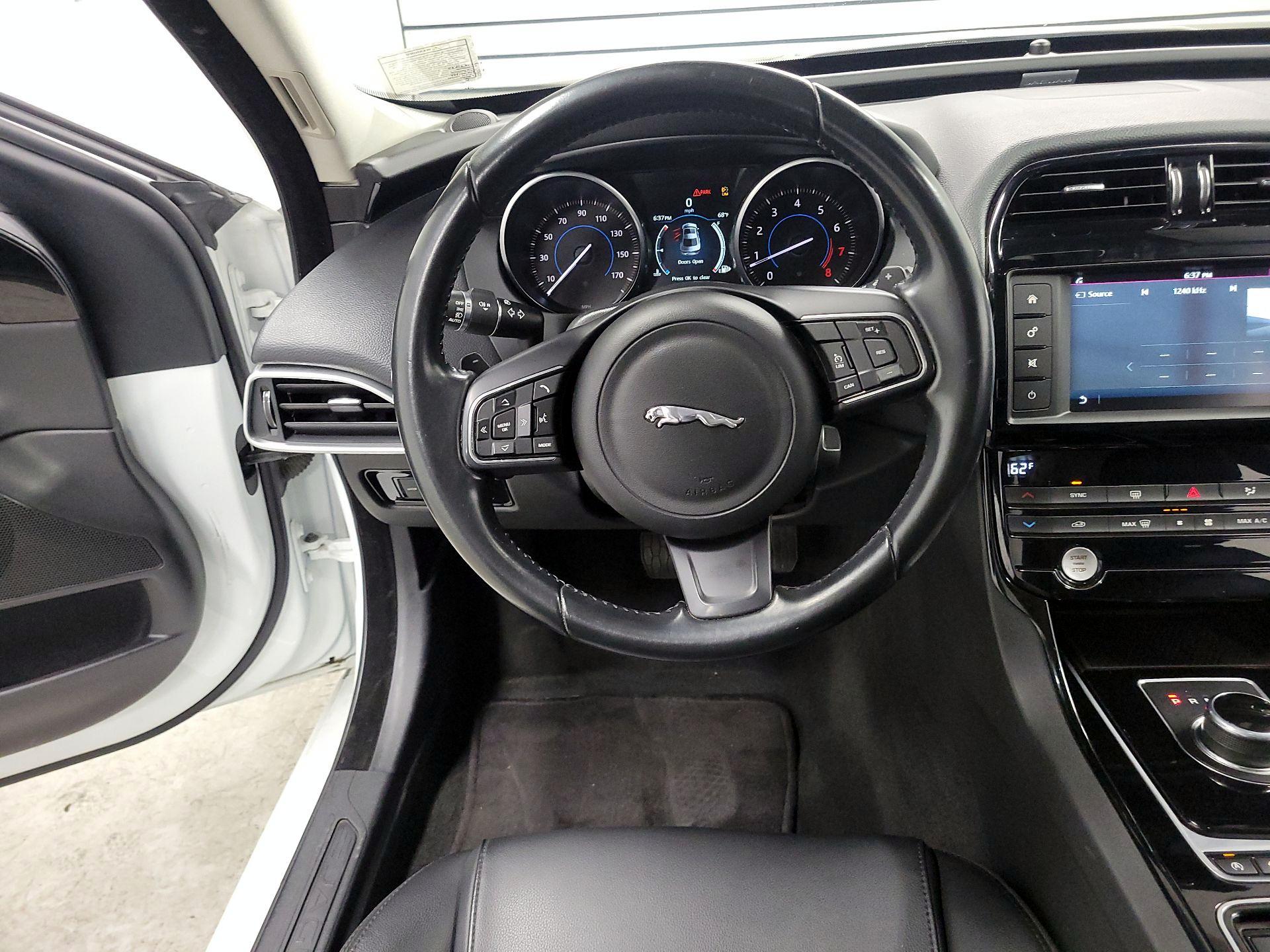 Thumbnail: 2017 Jaguar XE - 10