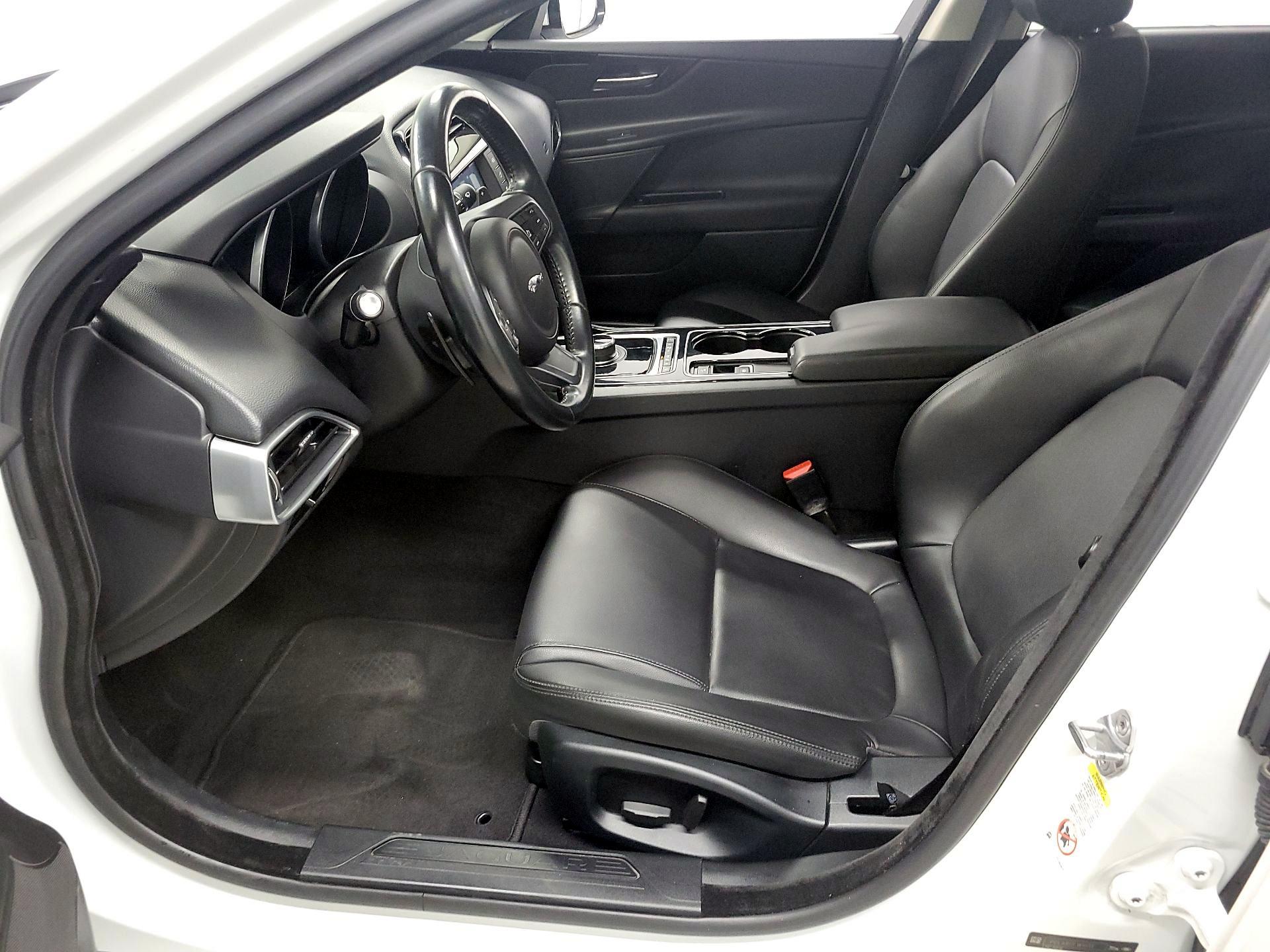 Thumbnail: 2017 Jaguar XE - 11