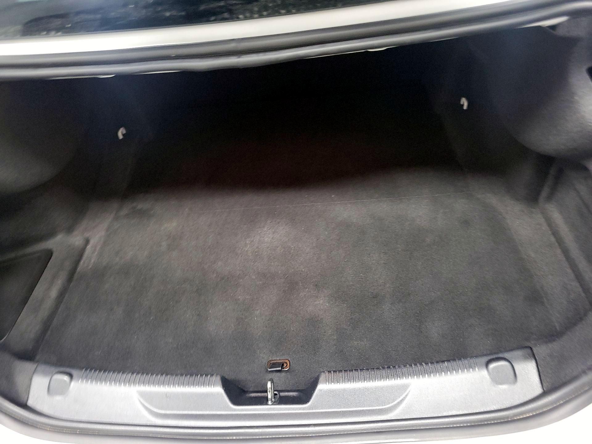 Thumbnail: 2017 Jaguar XE - 16