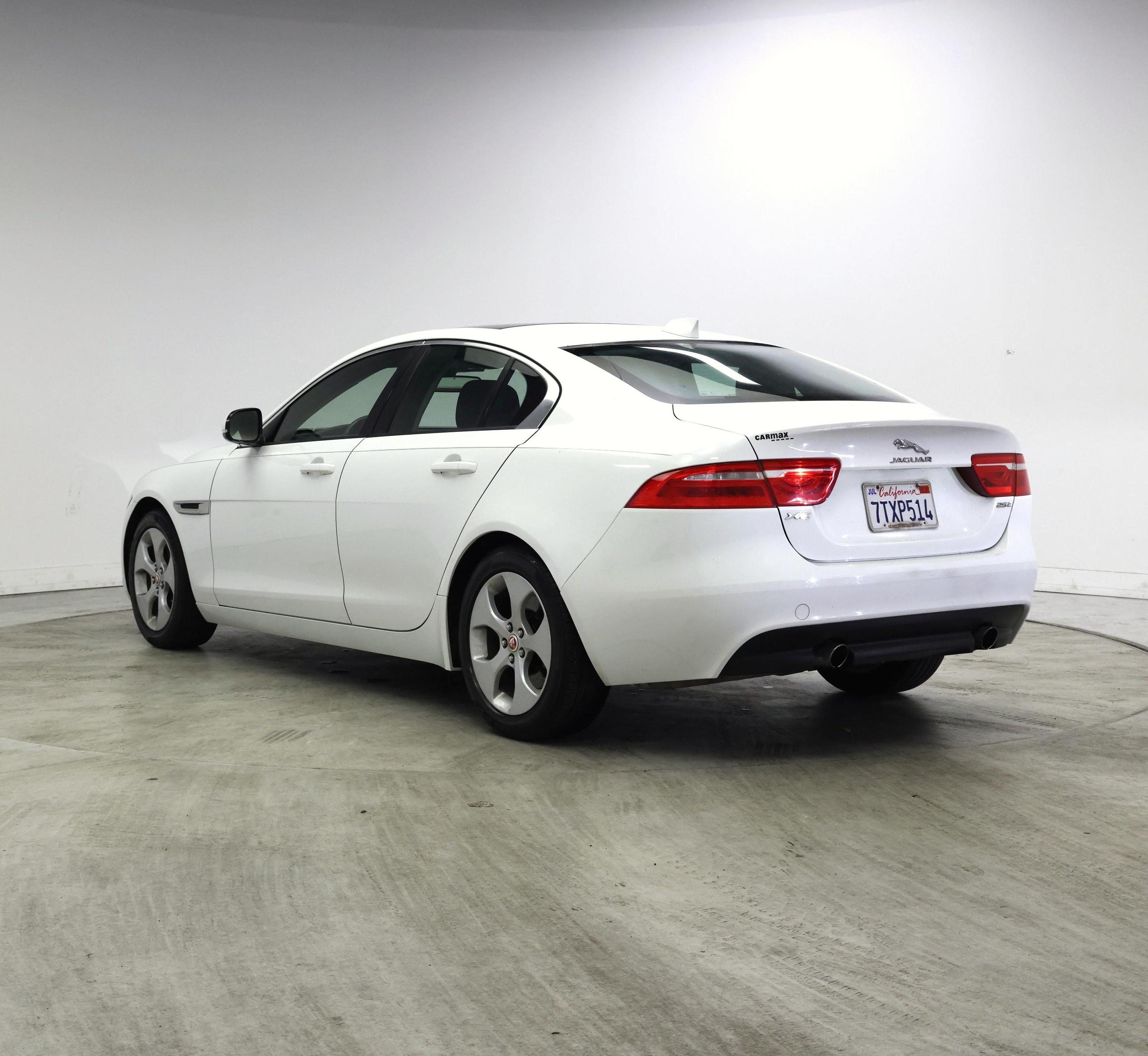 Thumbnail: 2017 Jaguar XE - 2