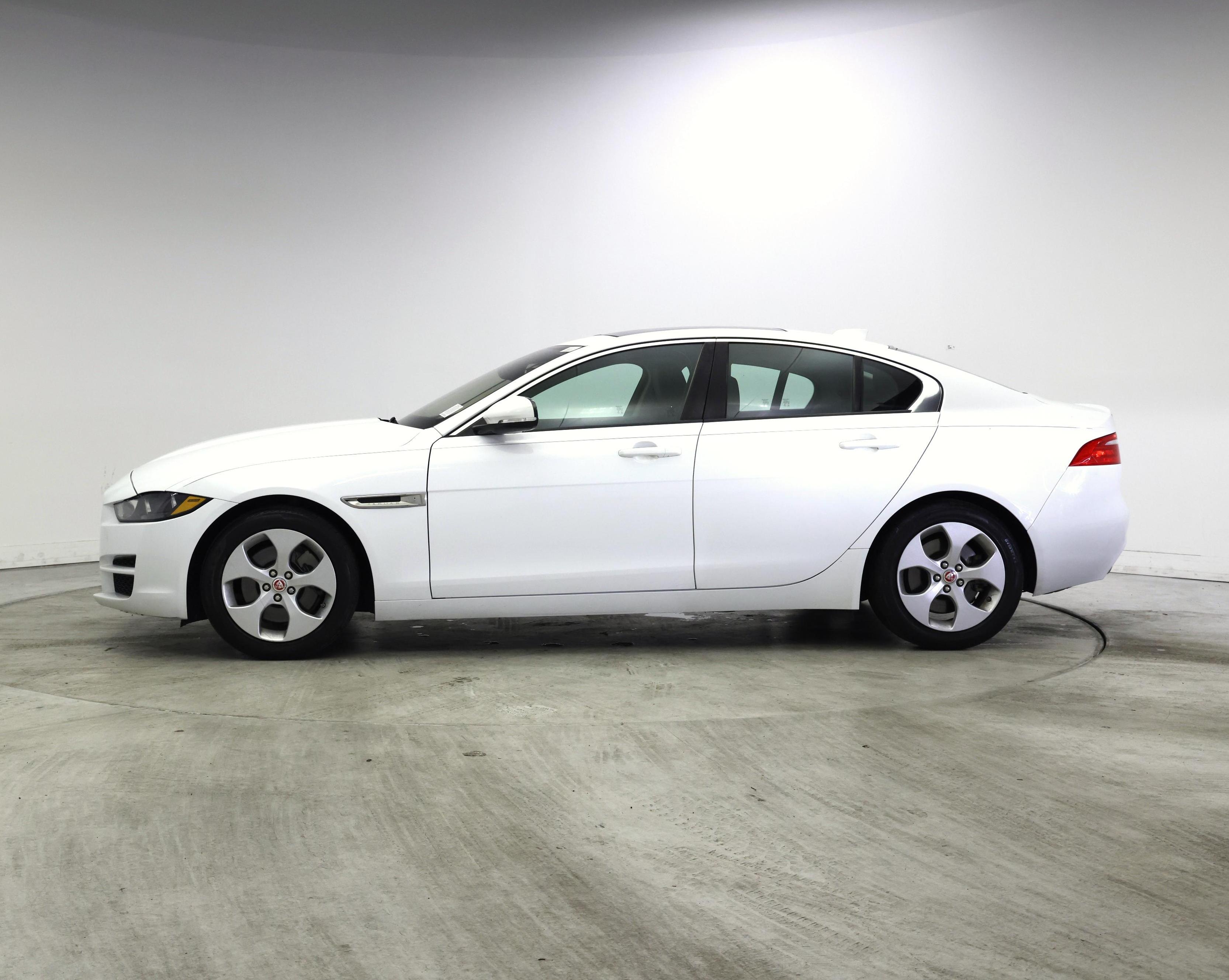 Thumbnail: 2017 Jaguar XE - 3