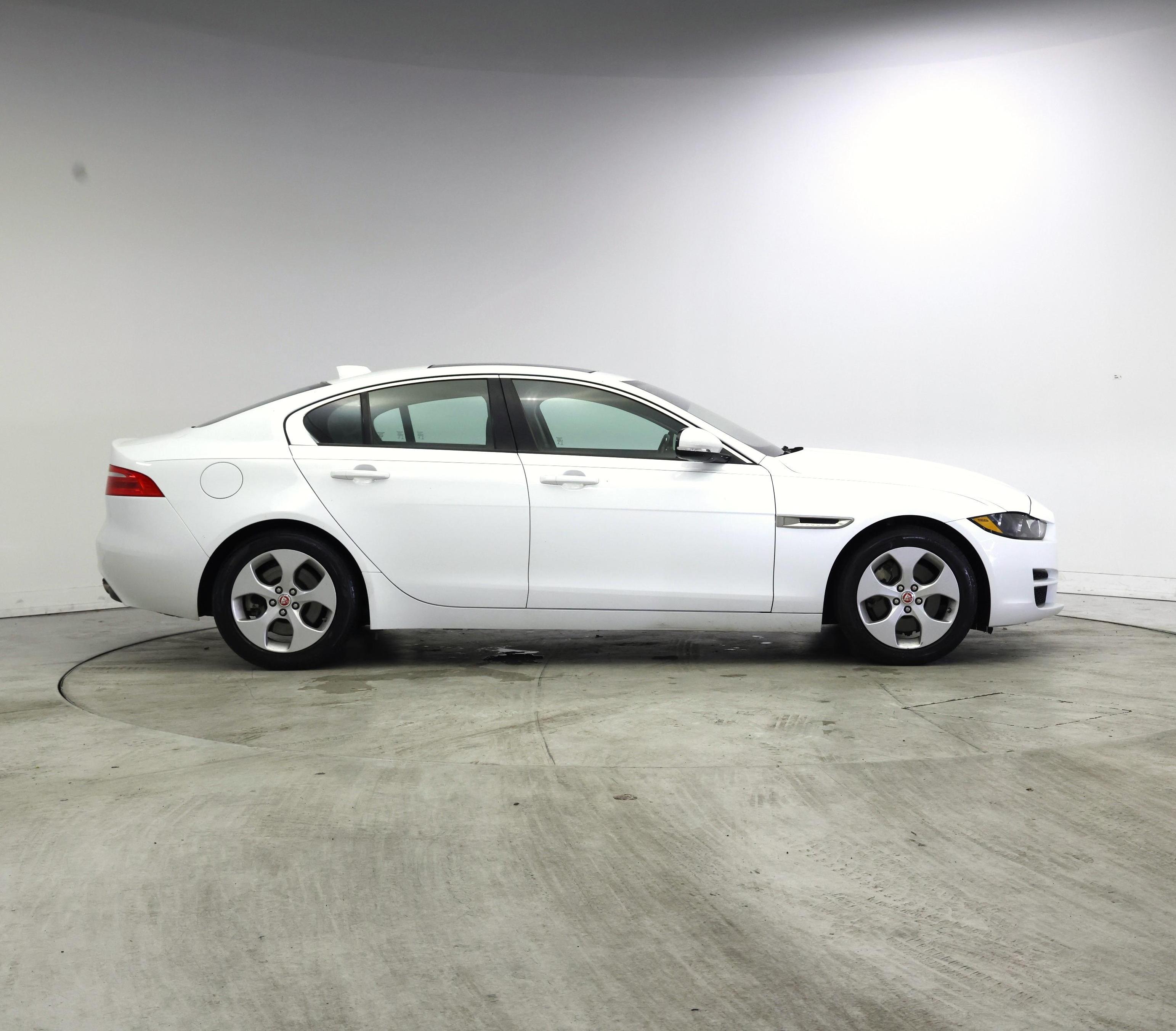 Thumbnail: 2017 Jaguar XE - 7