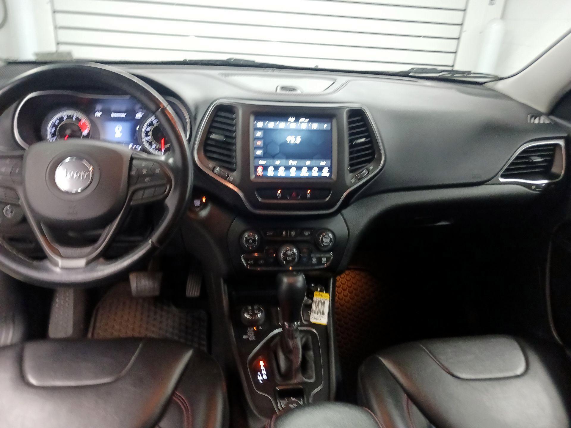 Thumbnail: 2021 Jeep Cherokee - 9