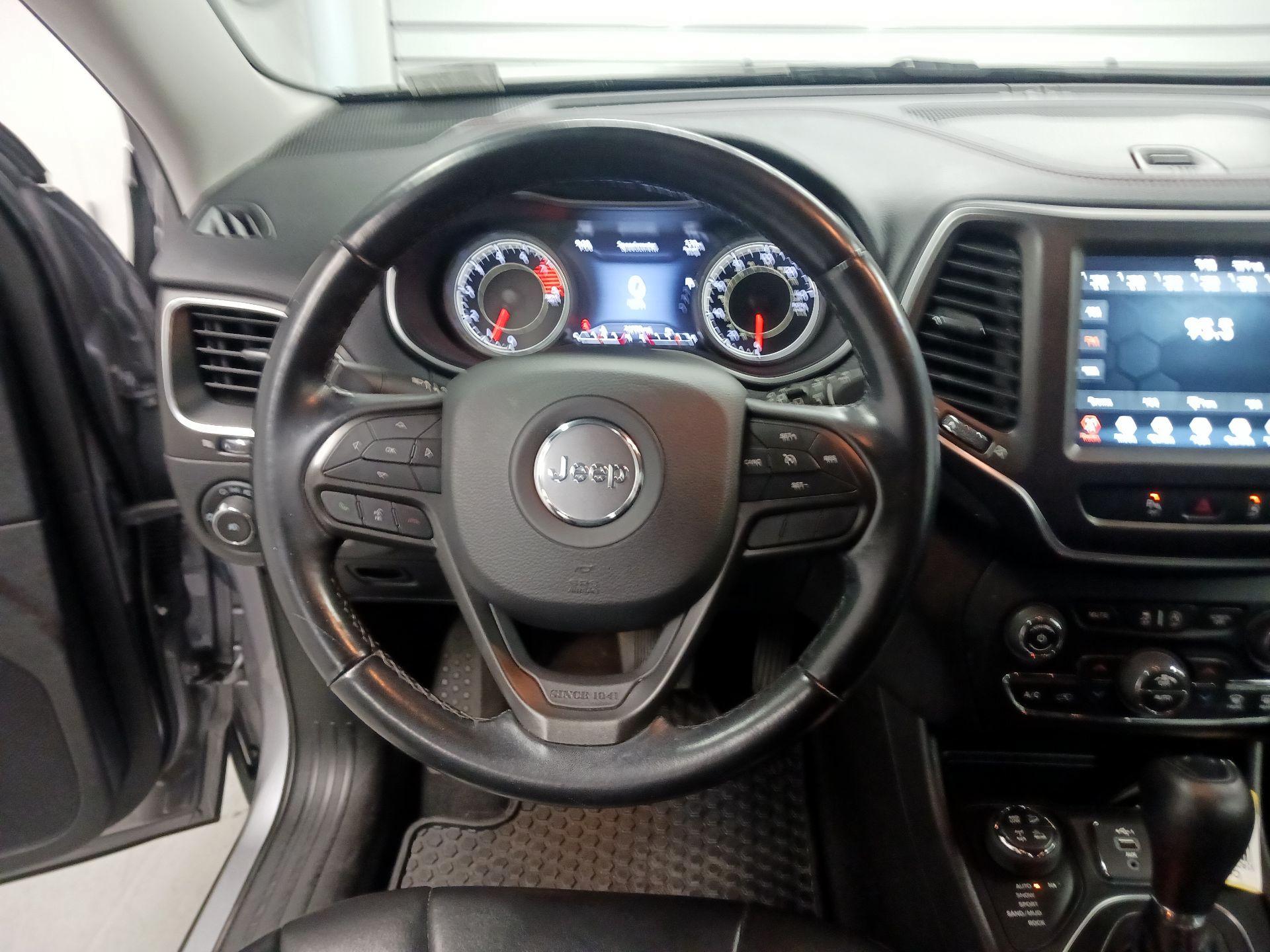 Thumbnail: 2021 Jeep Cherokee - 10