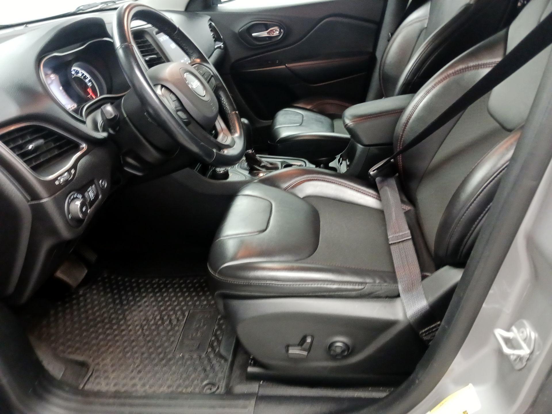 Thumbnail: 2021 Jeep Cherokee - 11