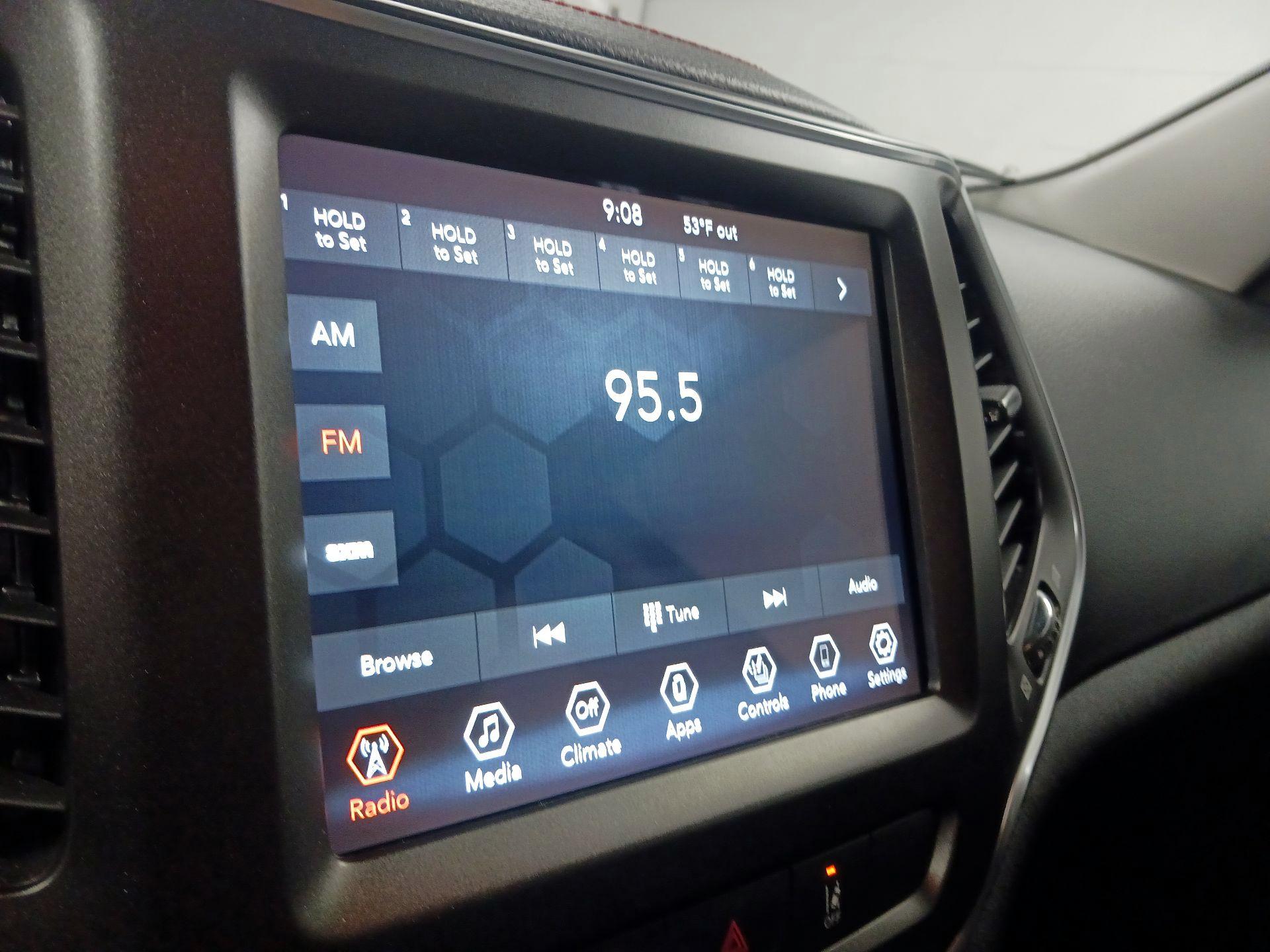 Thumbnail: 2021 Jeep Cherokee - 13