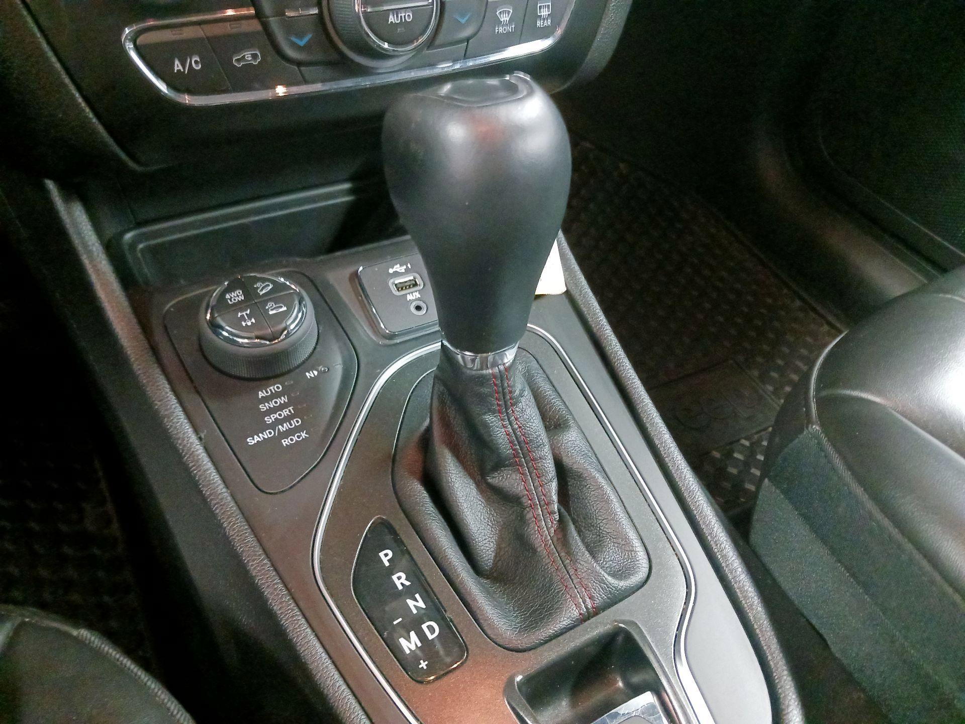 Thumbnail: 2021 Jeep Cherokee - 15