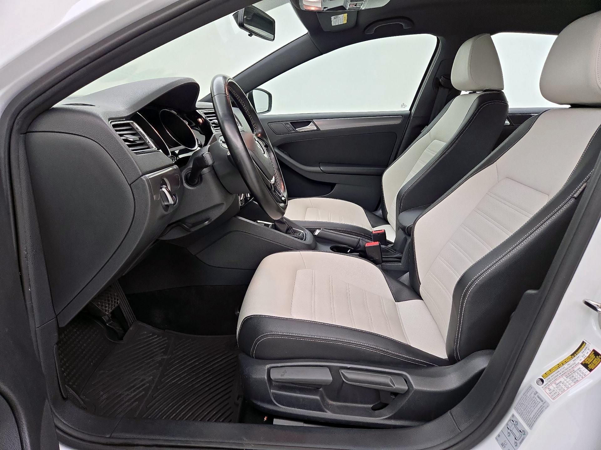 Thumbnail: 2017 Volkswagen Jetta - 11
