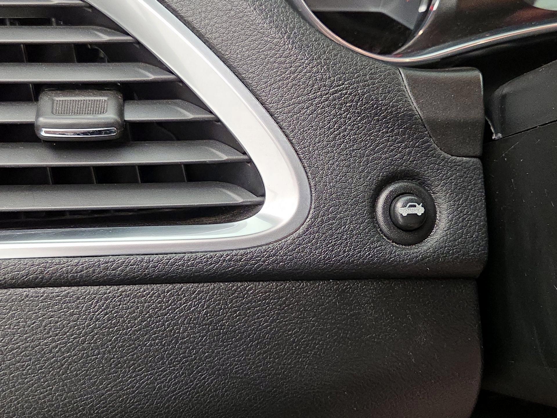 Thumbnail: 2014 Dodge Avenger - 13