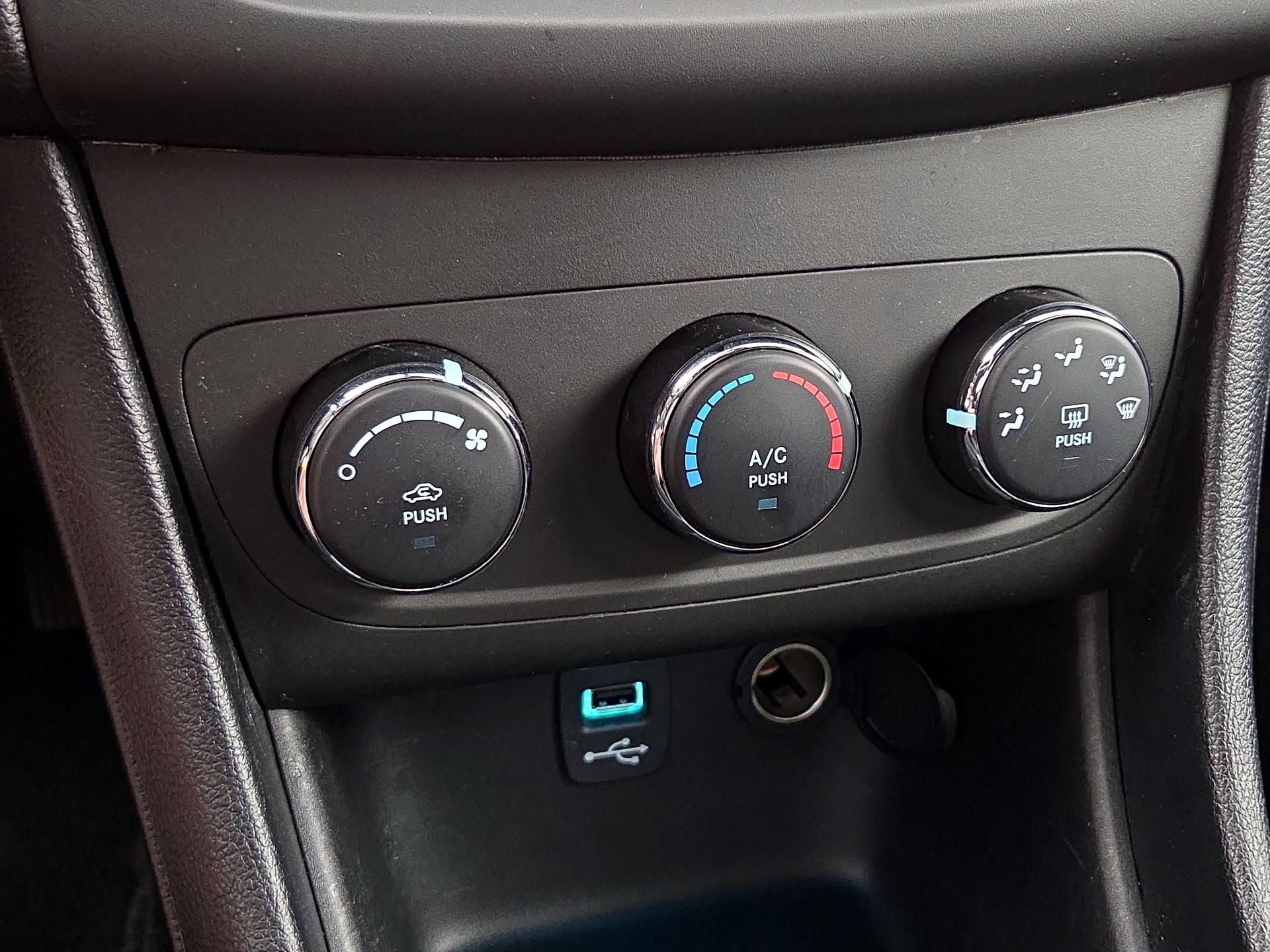 Thumbnail: 2014 Dodge Avenger - 15