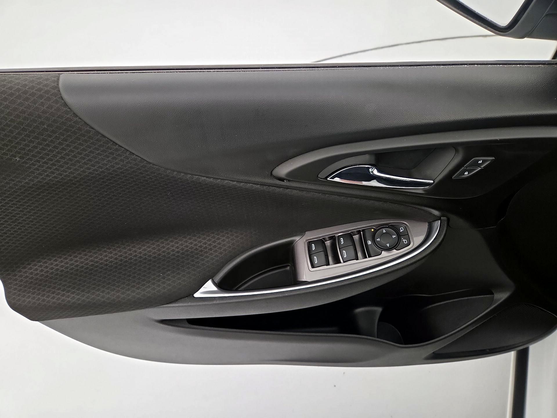 Thumbnail: 2020 Chevrolet Malibu - 12