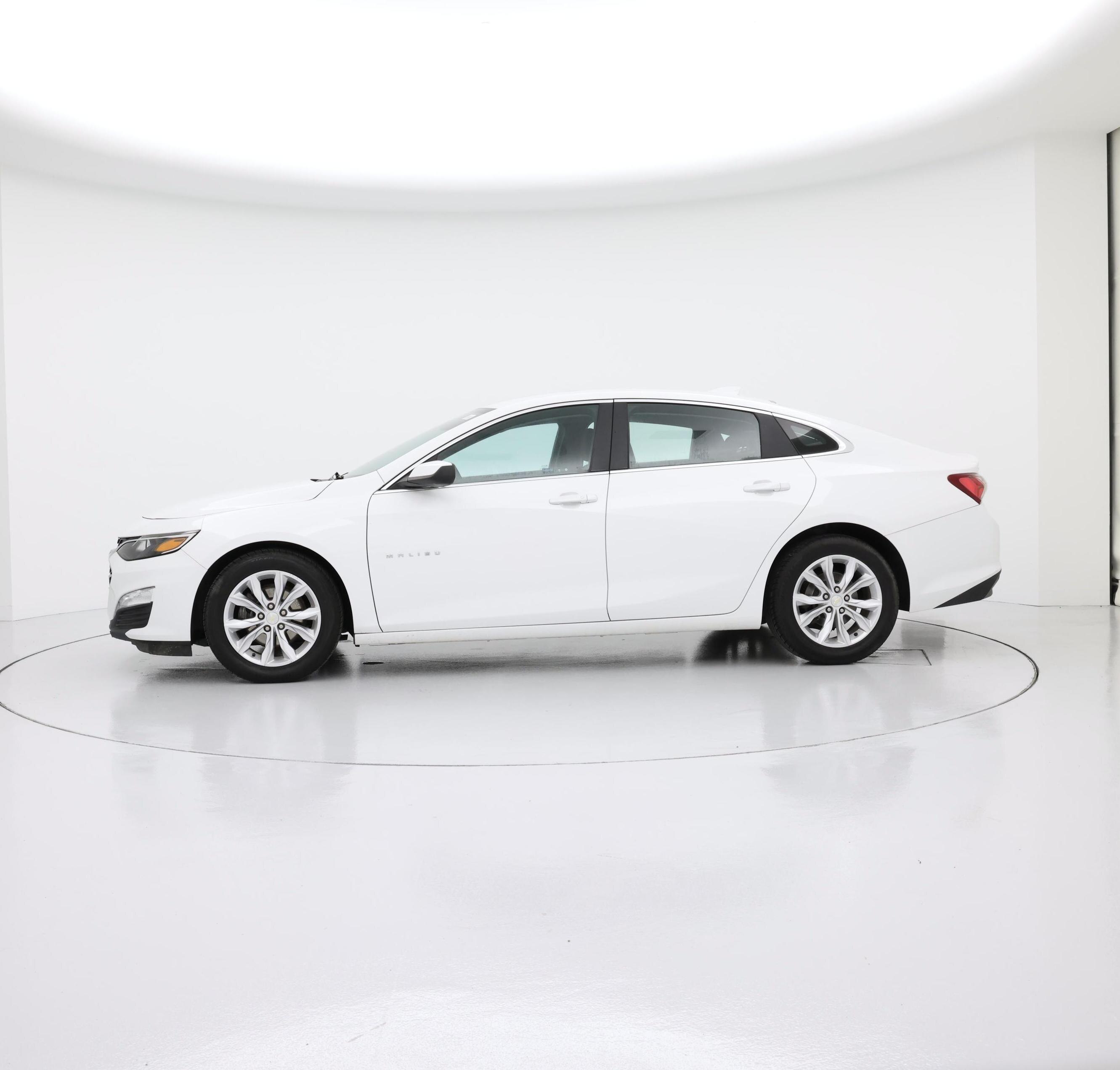Thumbnail: 2020 Chevrolet Malibu - 3