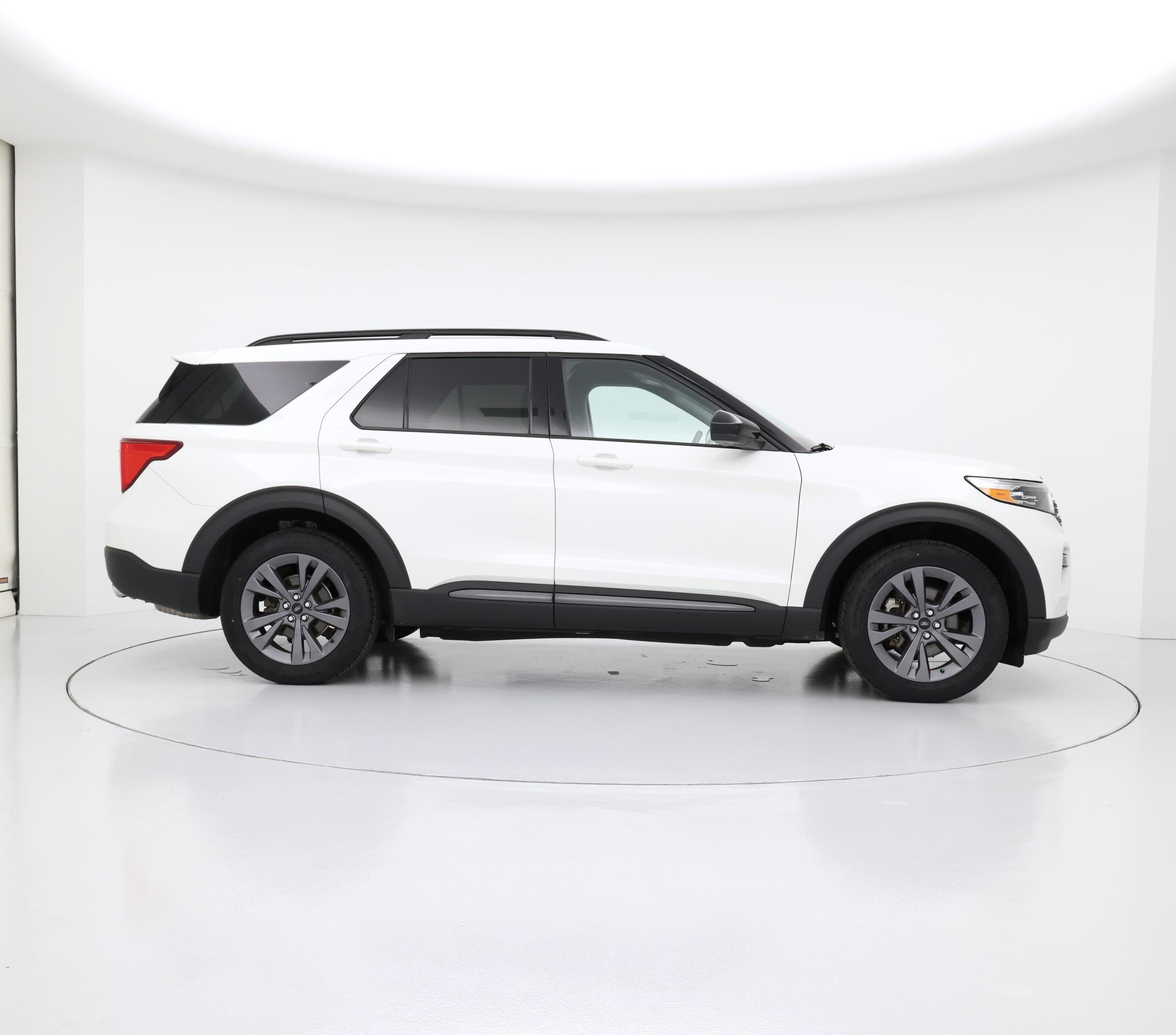 Thumbnail: 2022 Ford Explorer - 7
