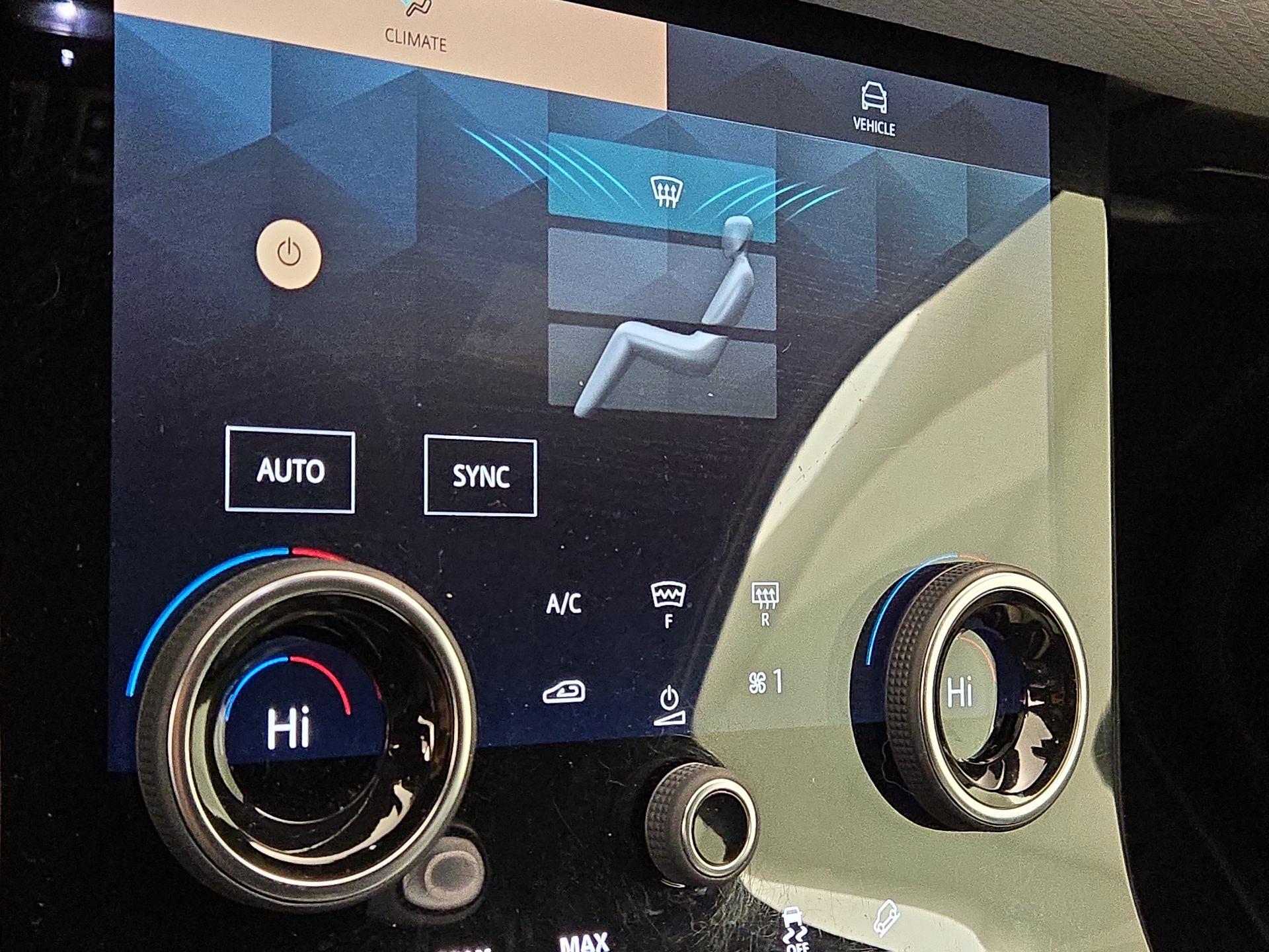 Thumbnail: 2021 Land Rover Range Rover Evoque - 16