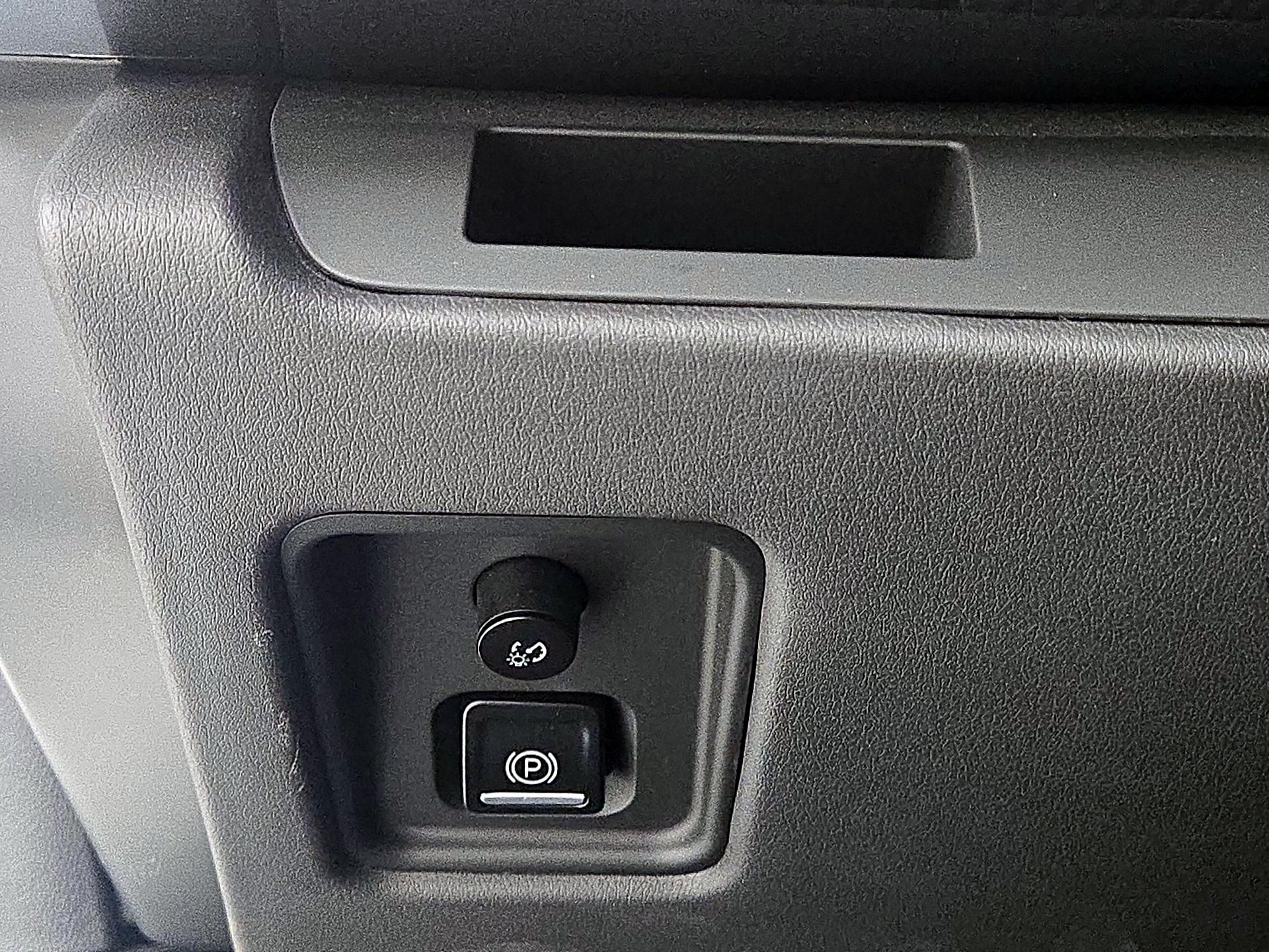 Thumbnail: 2023 Chevrolet Corvette - 13