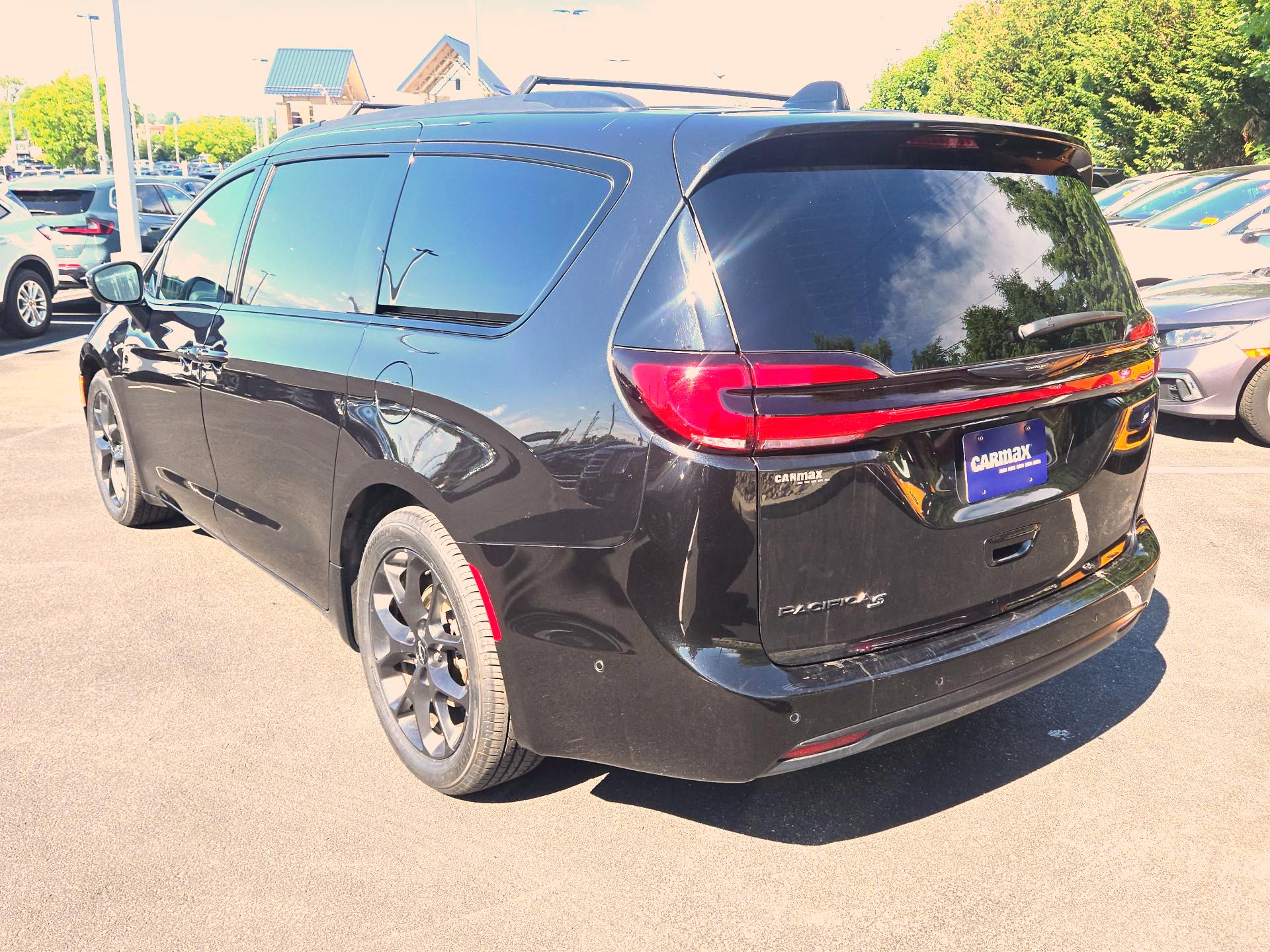 Thumbnail: 2023 Chrysler Pacifica - 7