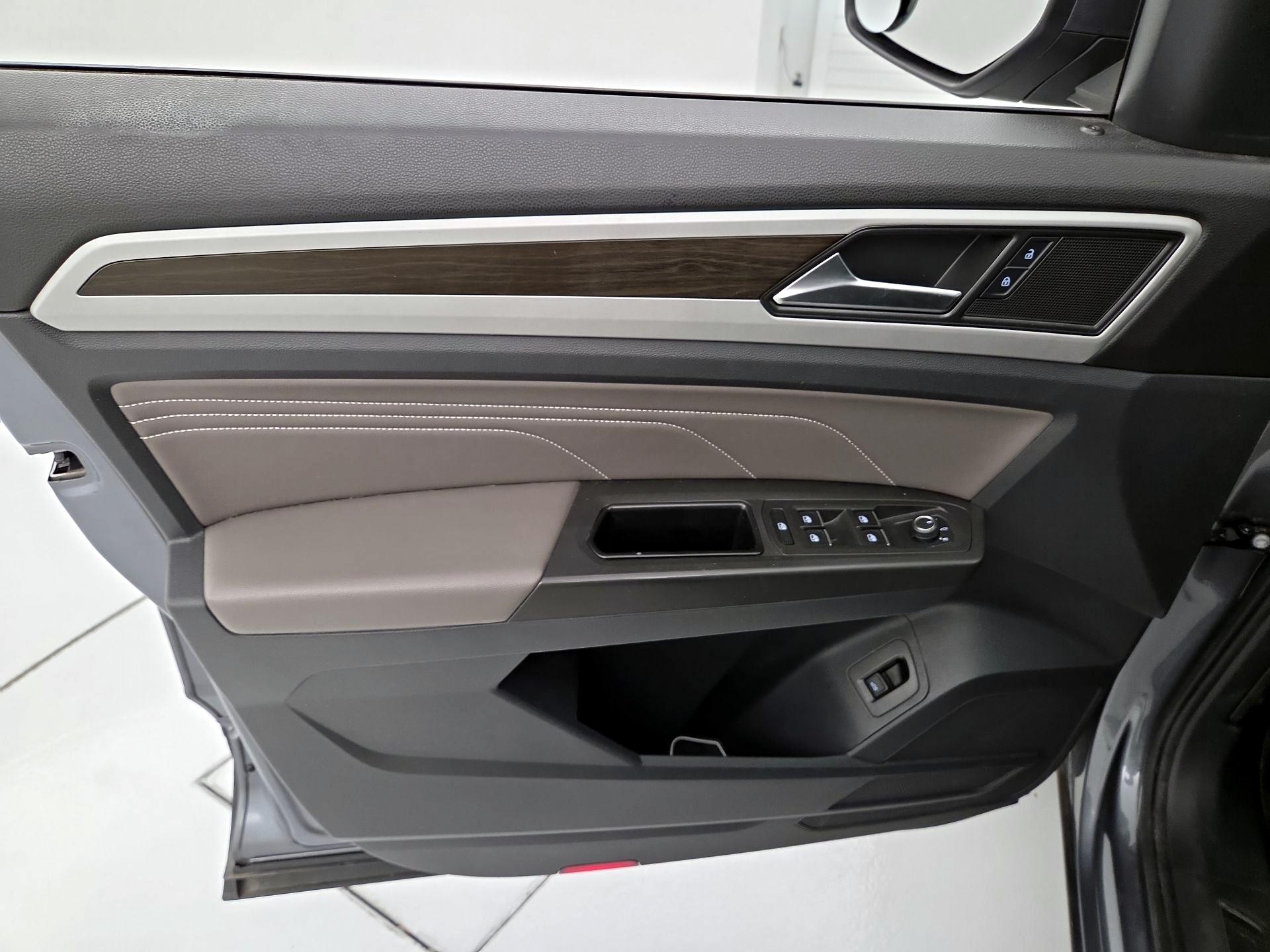 Thumbnail: 2022 Volkswagen Atlas - 12