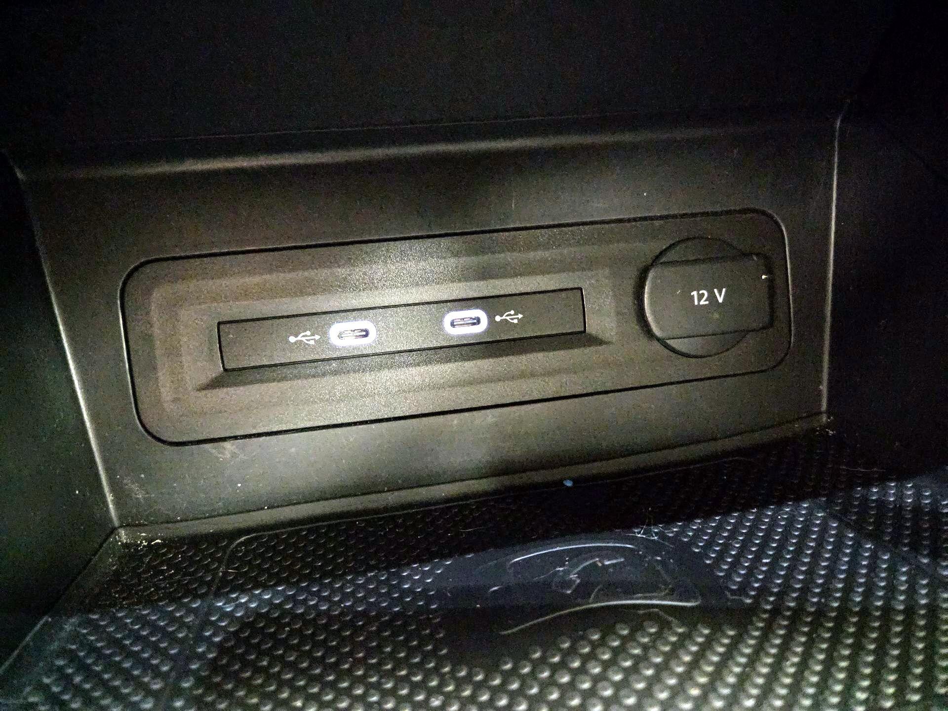 Thumbnail: 2022 Volkswagen Atlas - 18