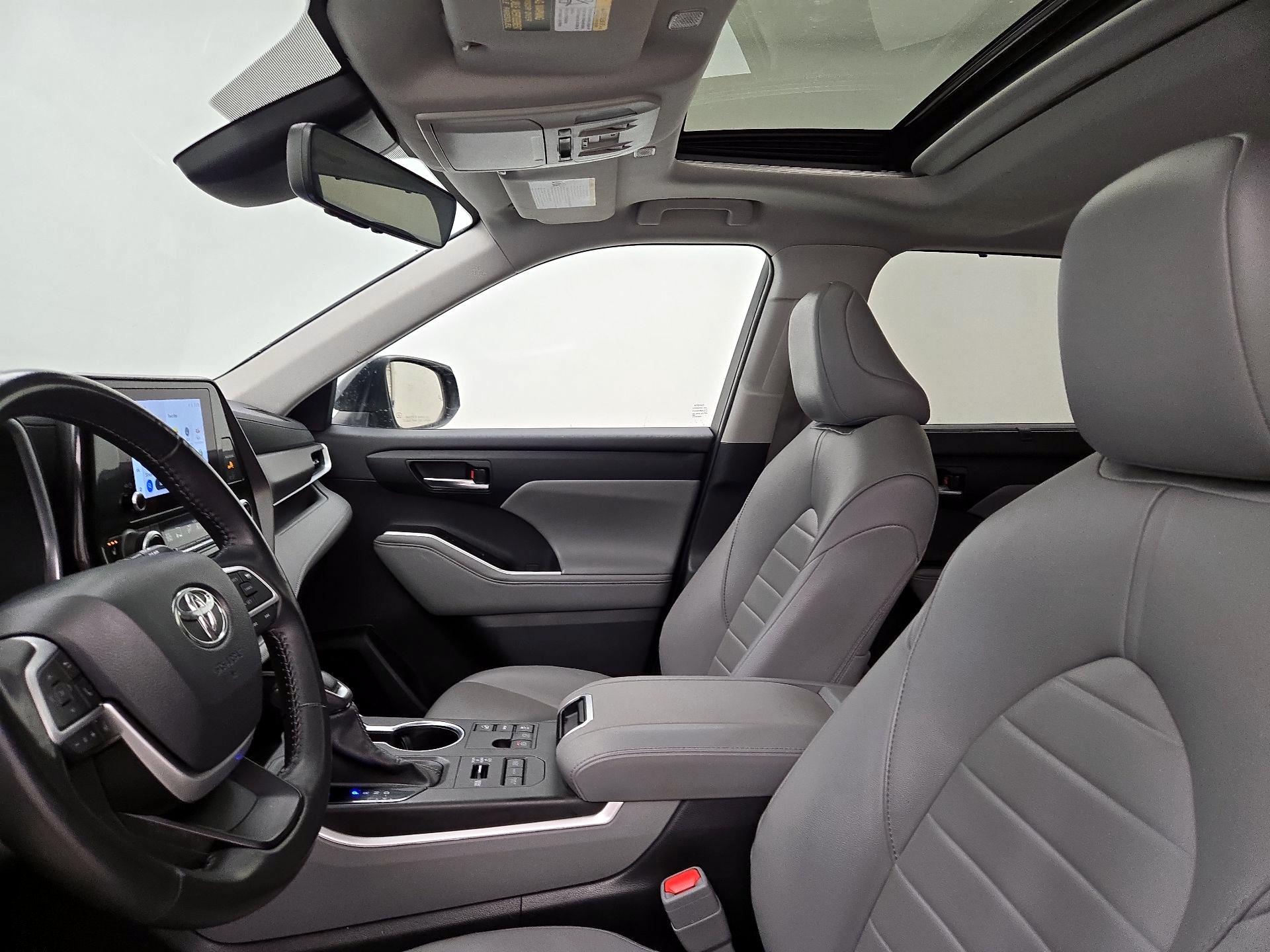 Thumbnail: 2024 Toyota Highlander - 18