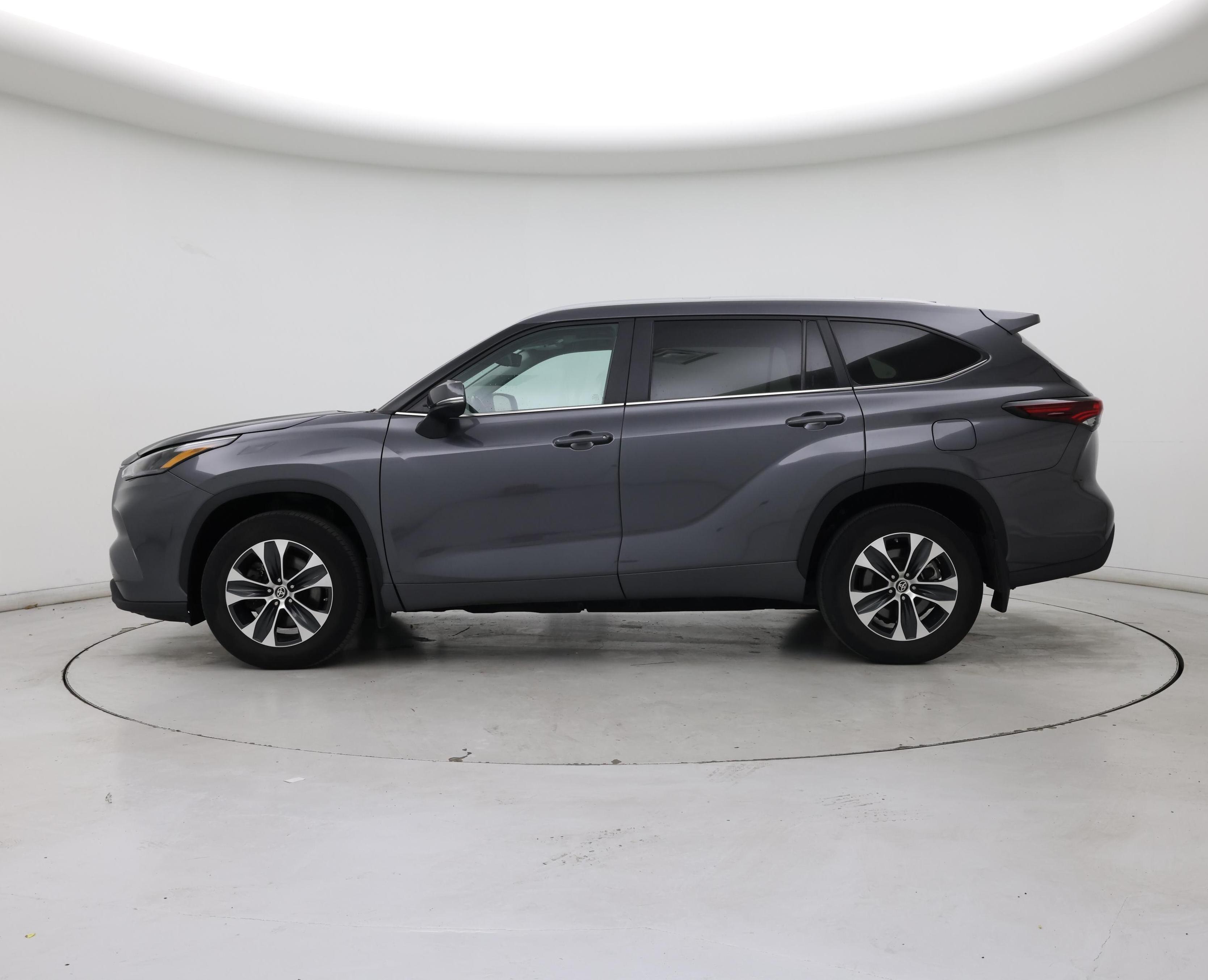 Thumbnail: 2024 Toyota Highlander - 3