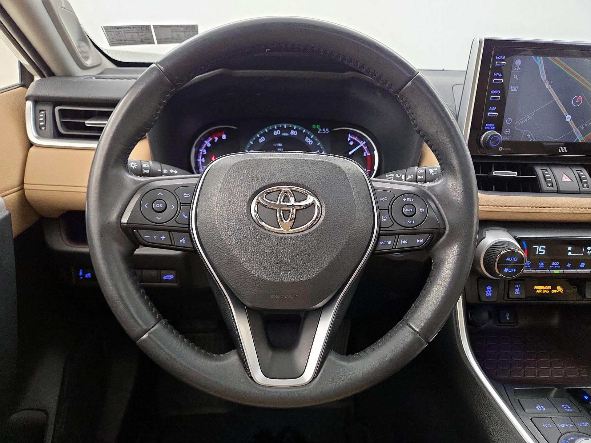 Thumbnail: 2020 Toyota RAV4 - 10