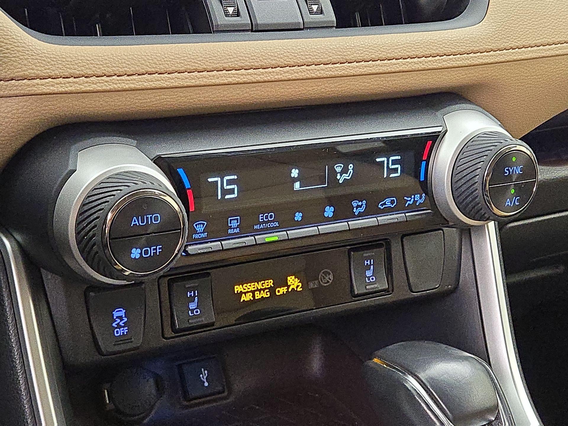 Thumbnail: 2020 Toyota RAV4 - 17
