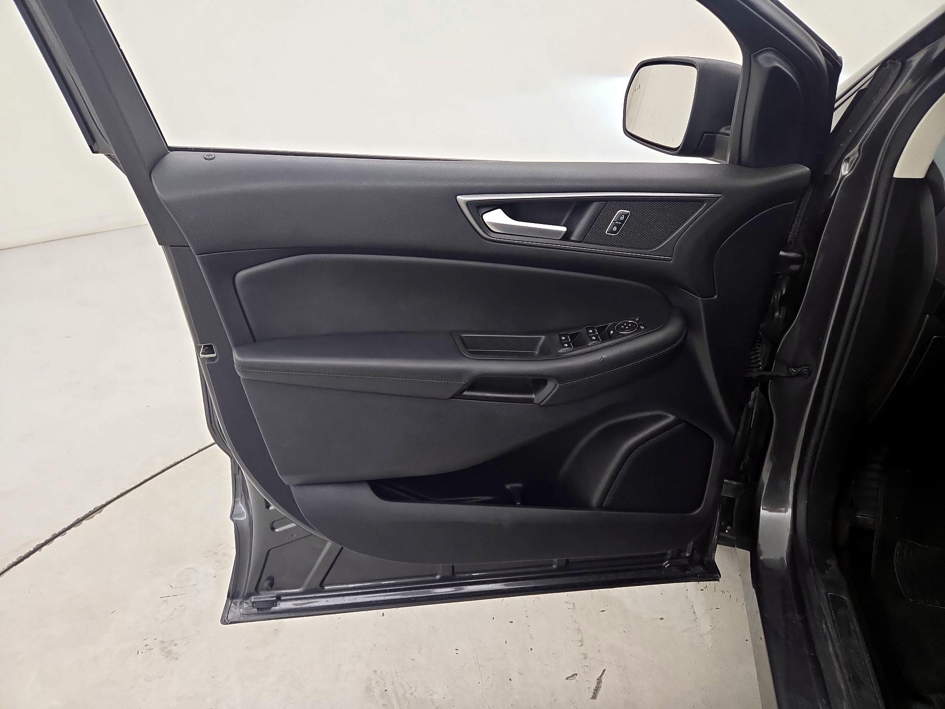 Thumbnail: 2020 Ford Edge - 12