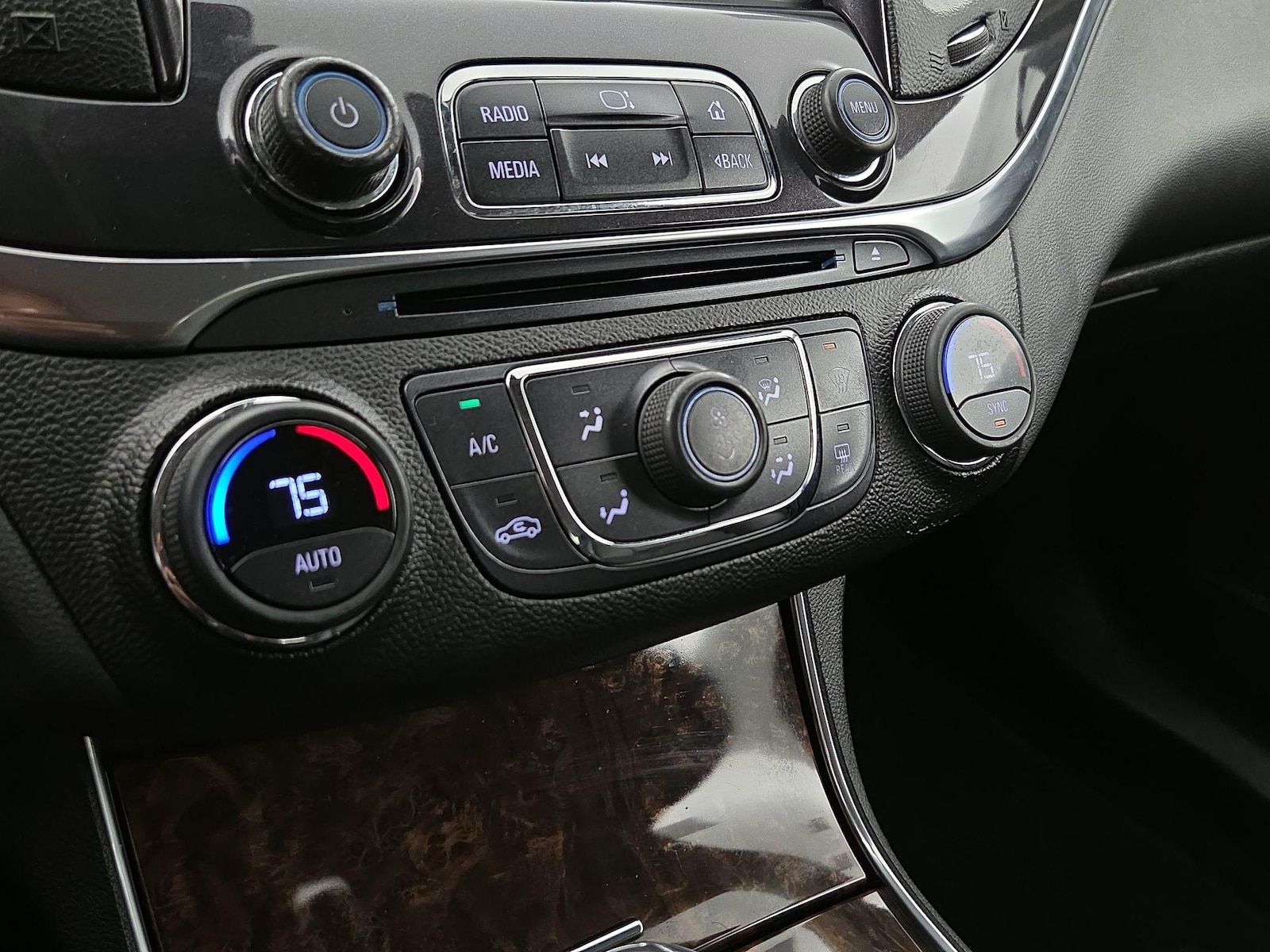 2015 Chevrolet Impala 1LT - Photo 17
