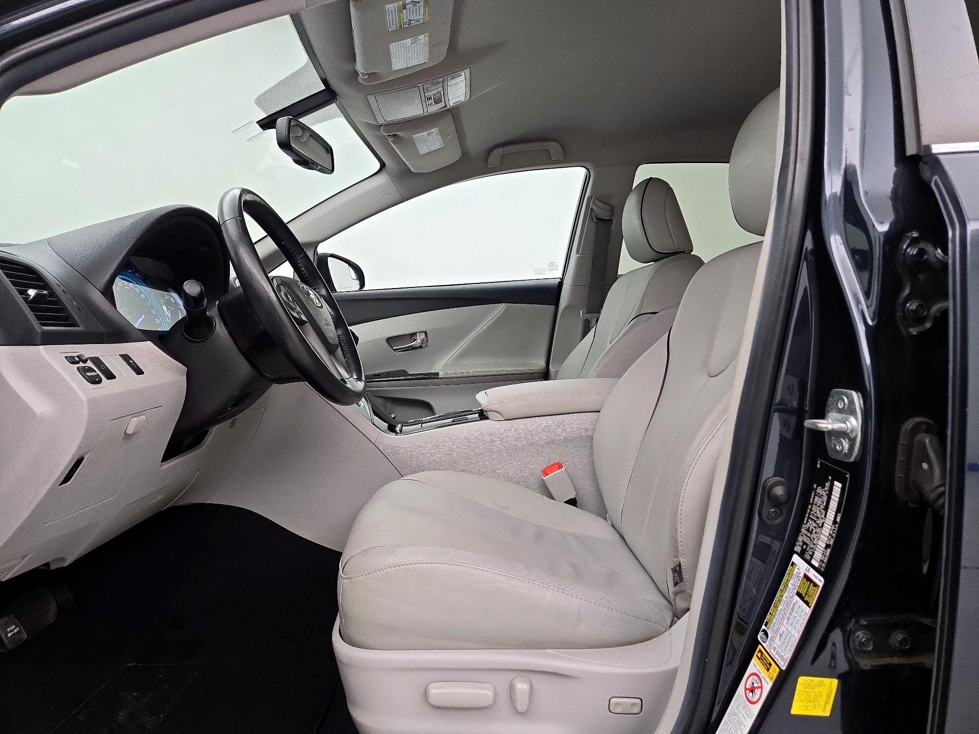 Thumbnail: 2014 Toyota Venza - 11