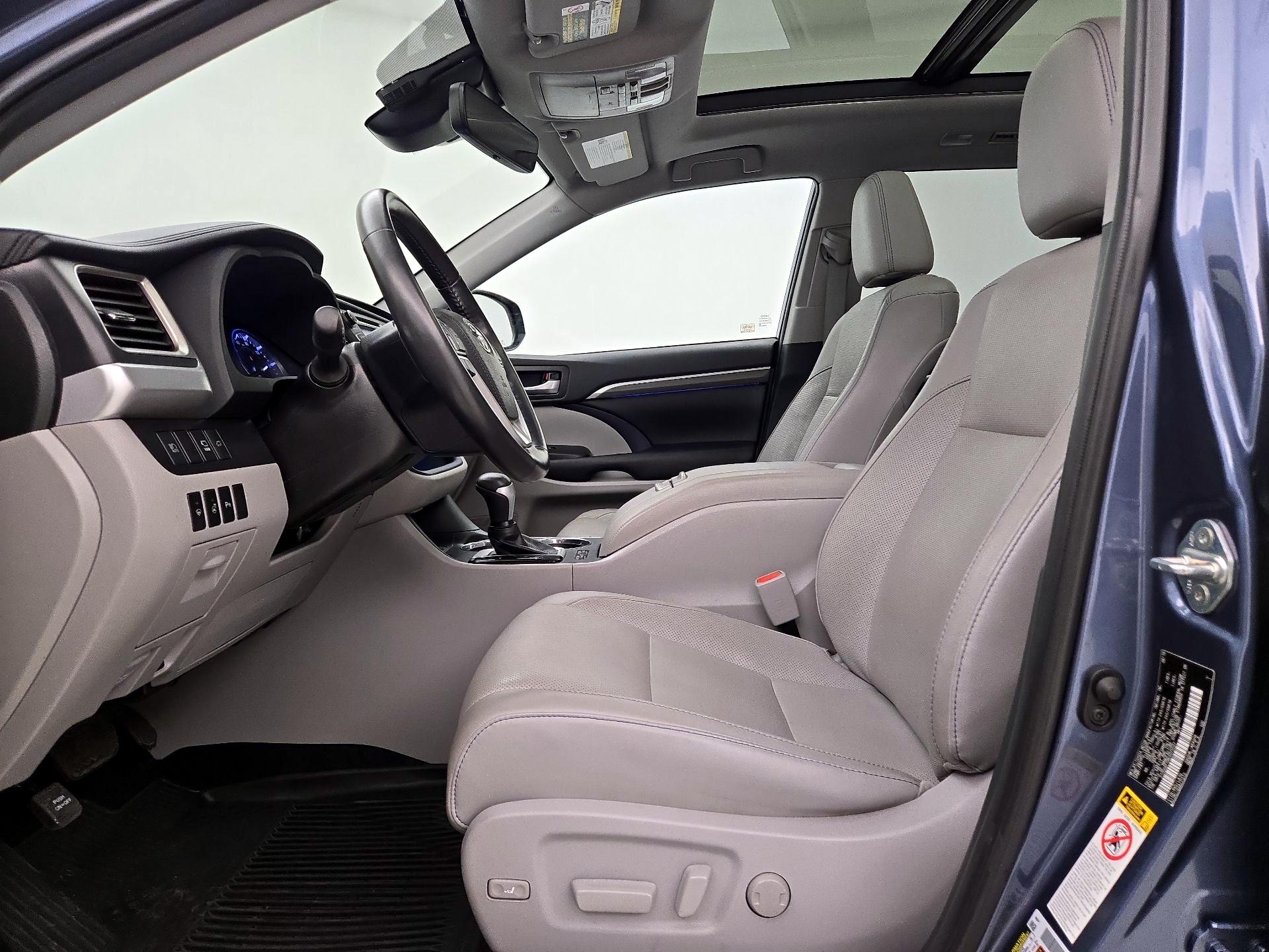 Thumbnail: 2019 Toyota Highlander - 11