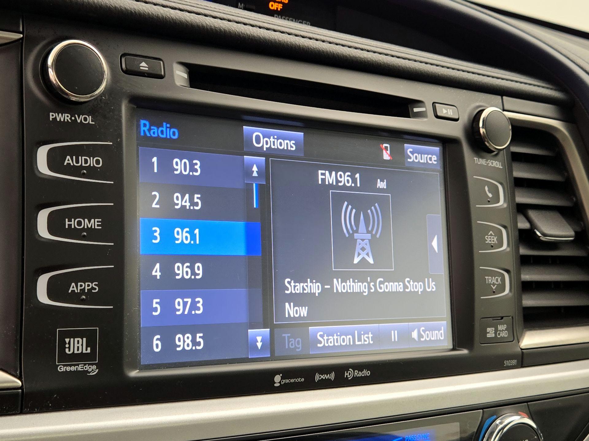 Thumbnail: 2019 Toyota Highlander - 15