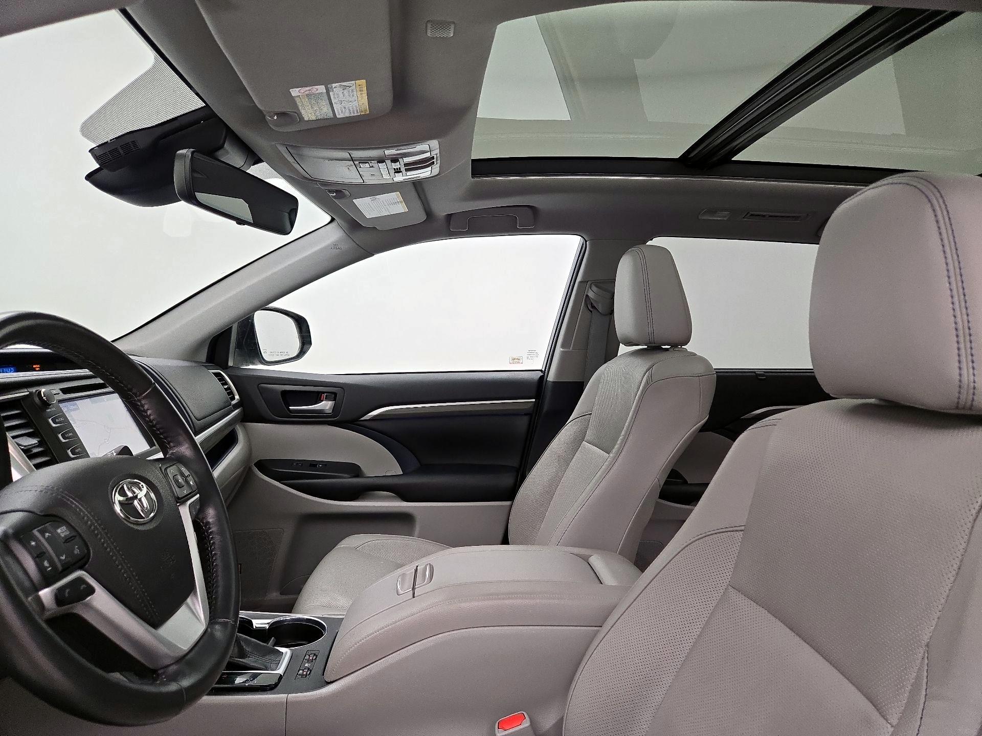 Thumbnail: 2019 Toyota Highlander - 19
