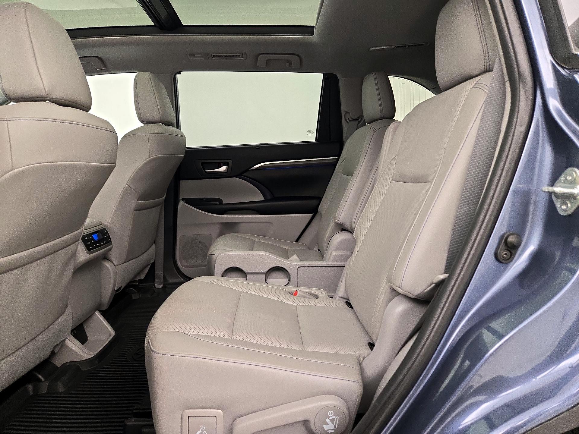 Thumbnail: 2019 Toyota Highlander - 20