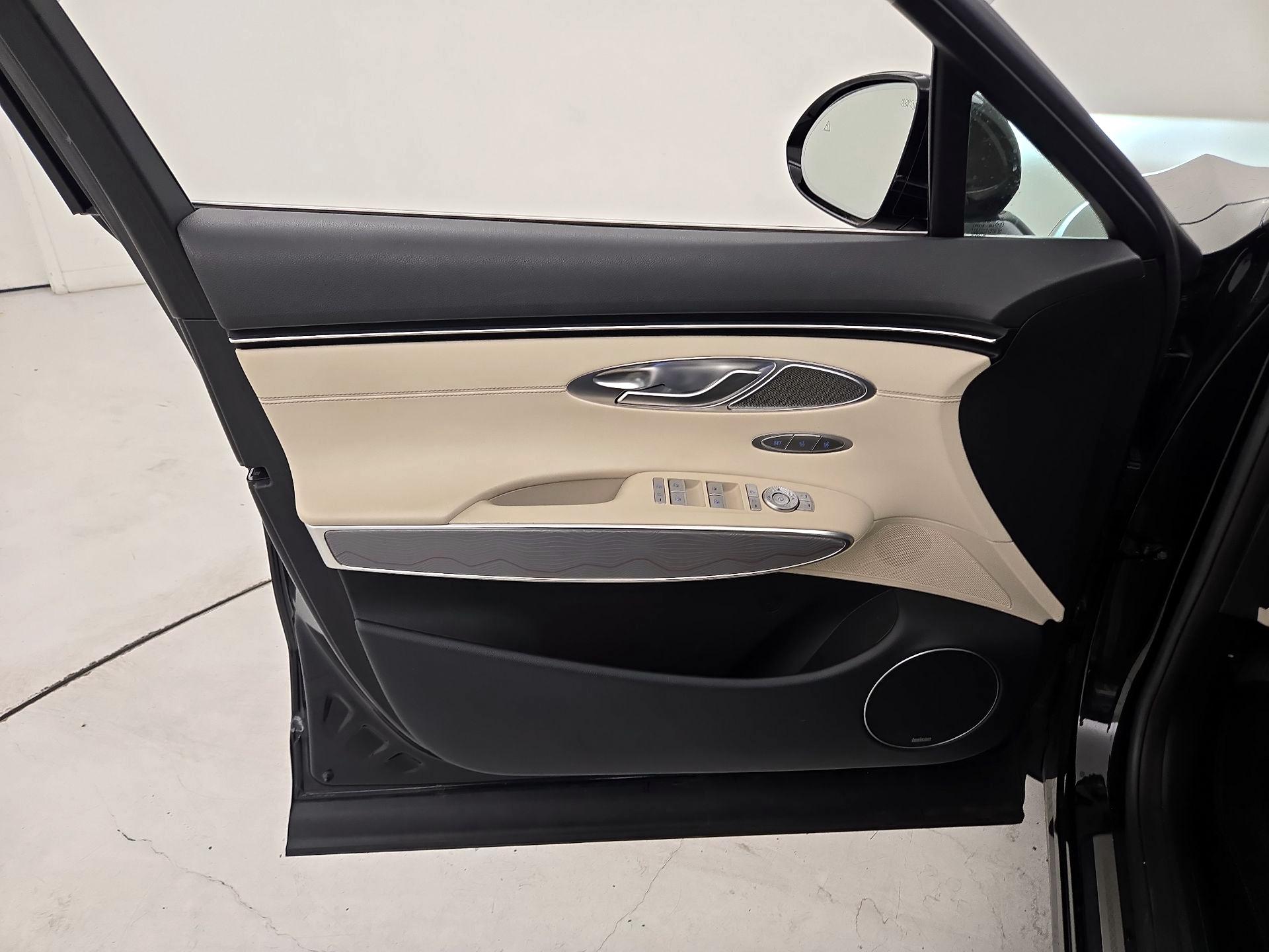 Thumbnail: 2022 Genesis GV70 - 12