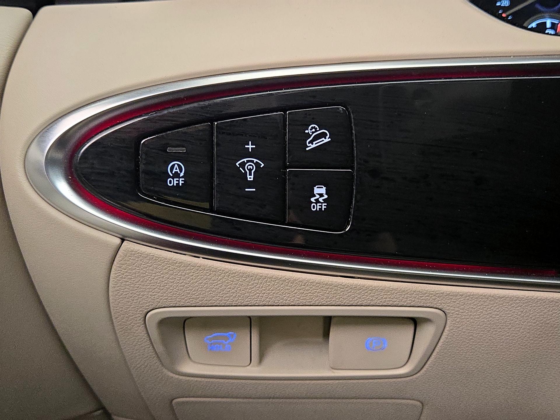 Thumbnail: 2022 Genesis GV70 - 13