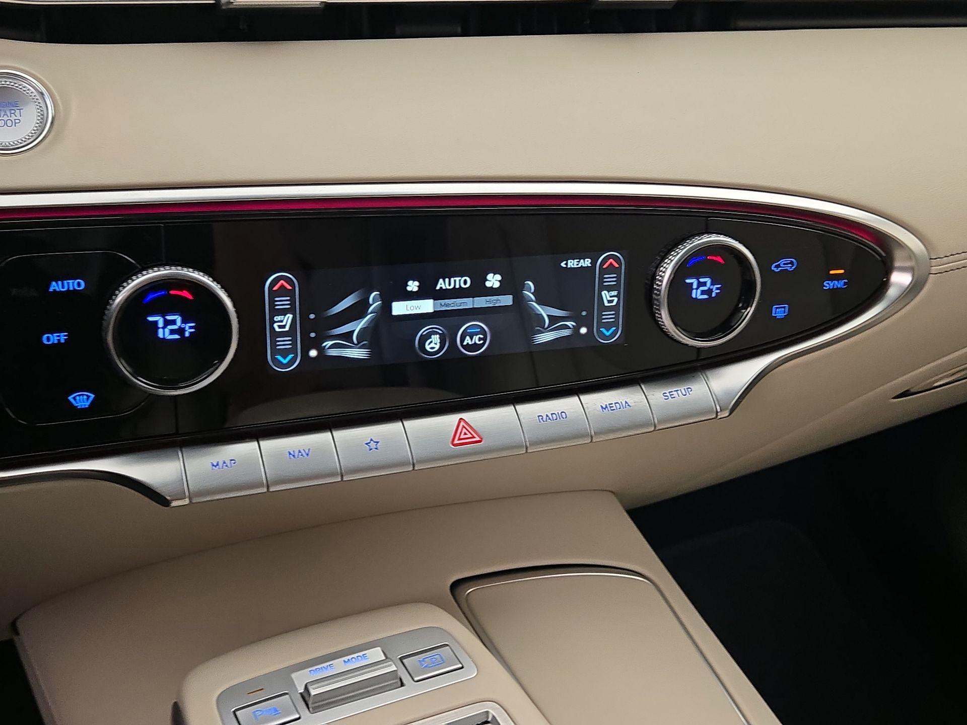 Thumbnail: 2022 Genesis GV70 - 17