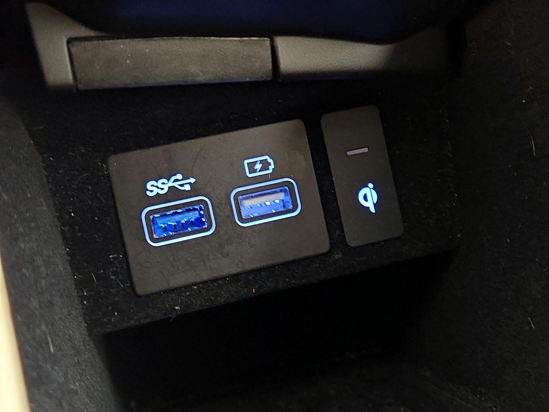 Thumbnail: 2022 Genesis GV70 - 19