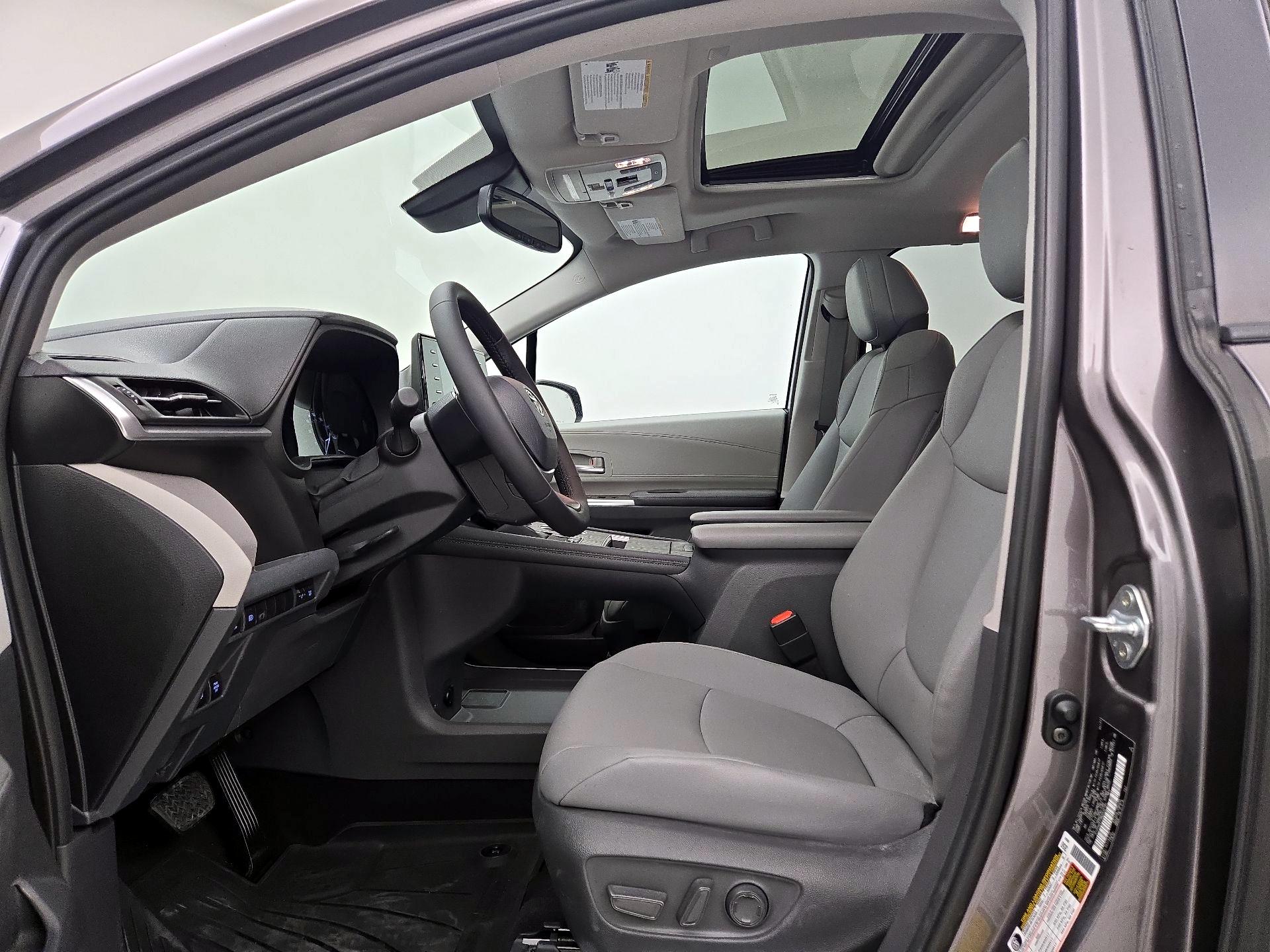 Thumbnail: 2021 Toyota Sienna - 11