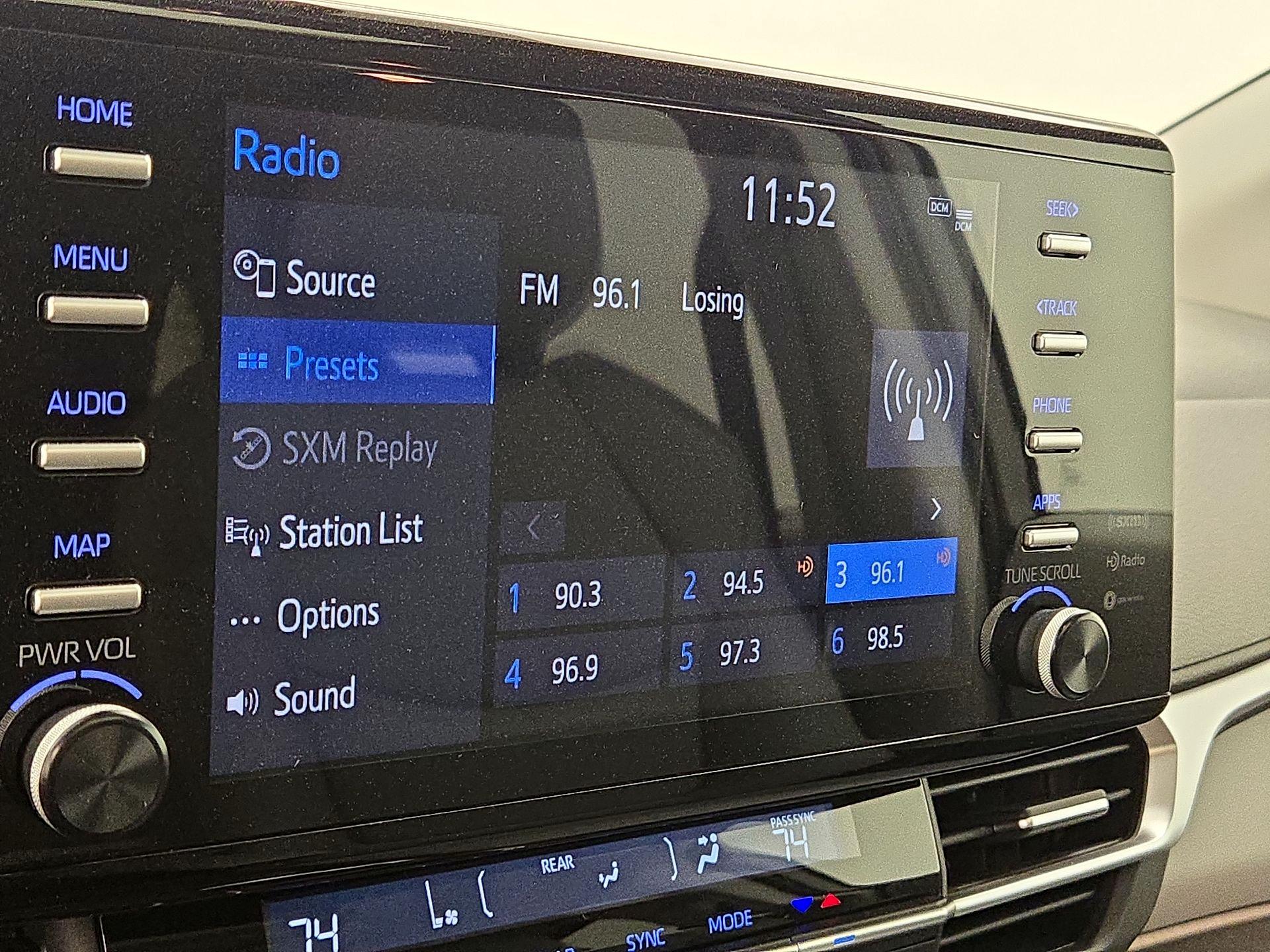 Thumbnail: 2021 Toyota Sienna - 14