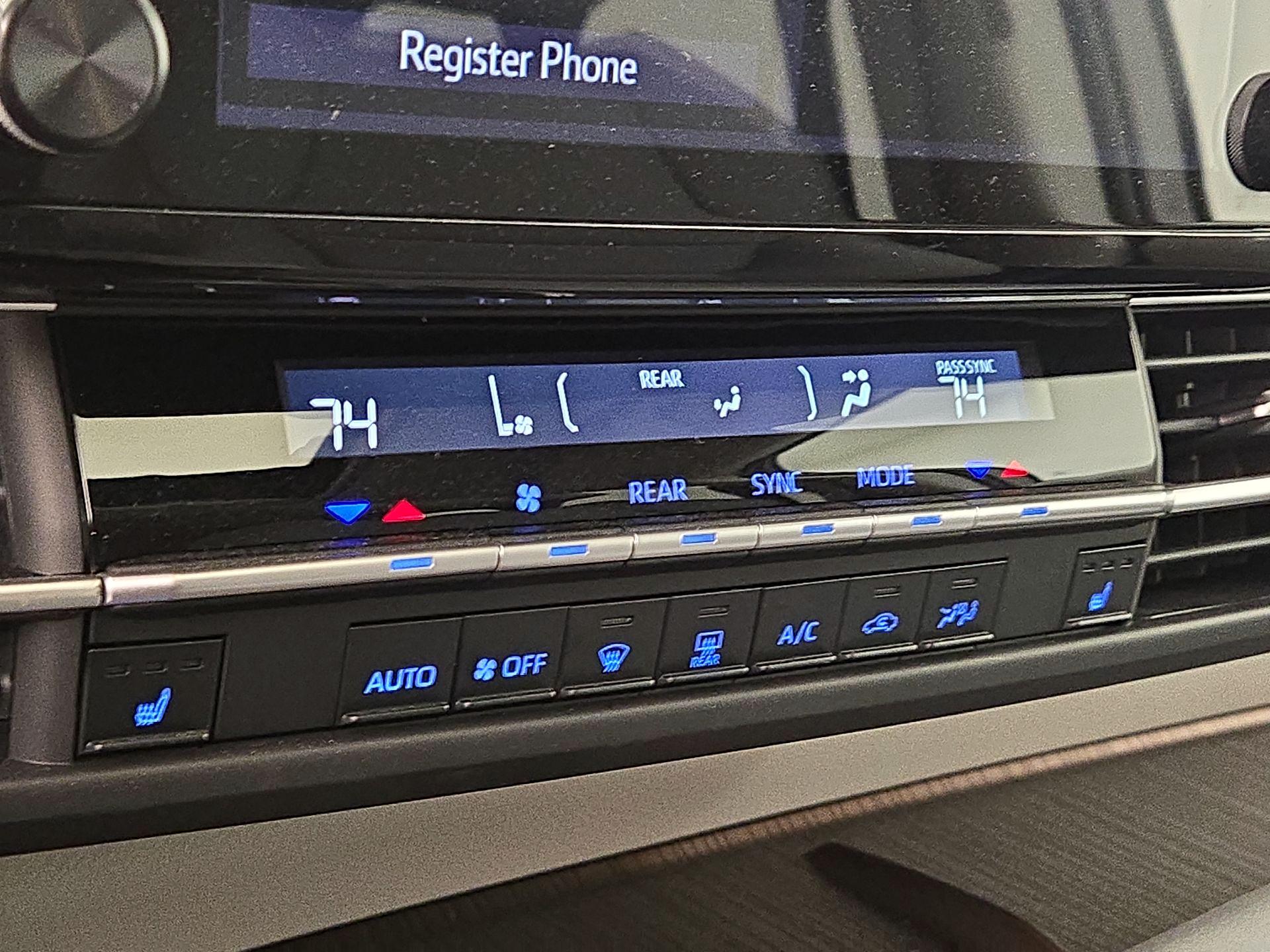 Thumbnail: 2021 Toyota Sienna - 15