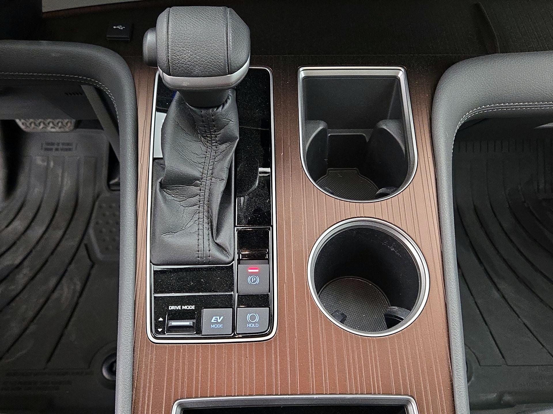Thumbnail: 2021 Toyota Sienna - 16