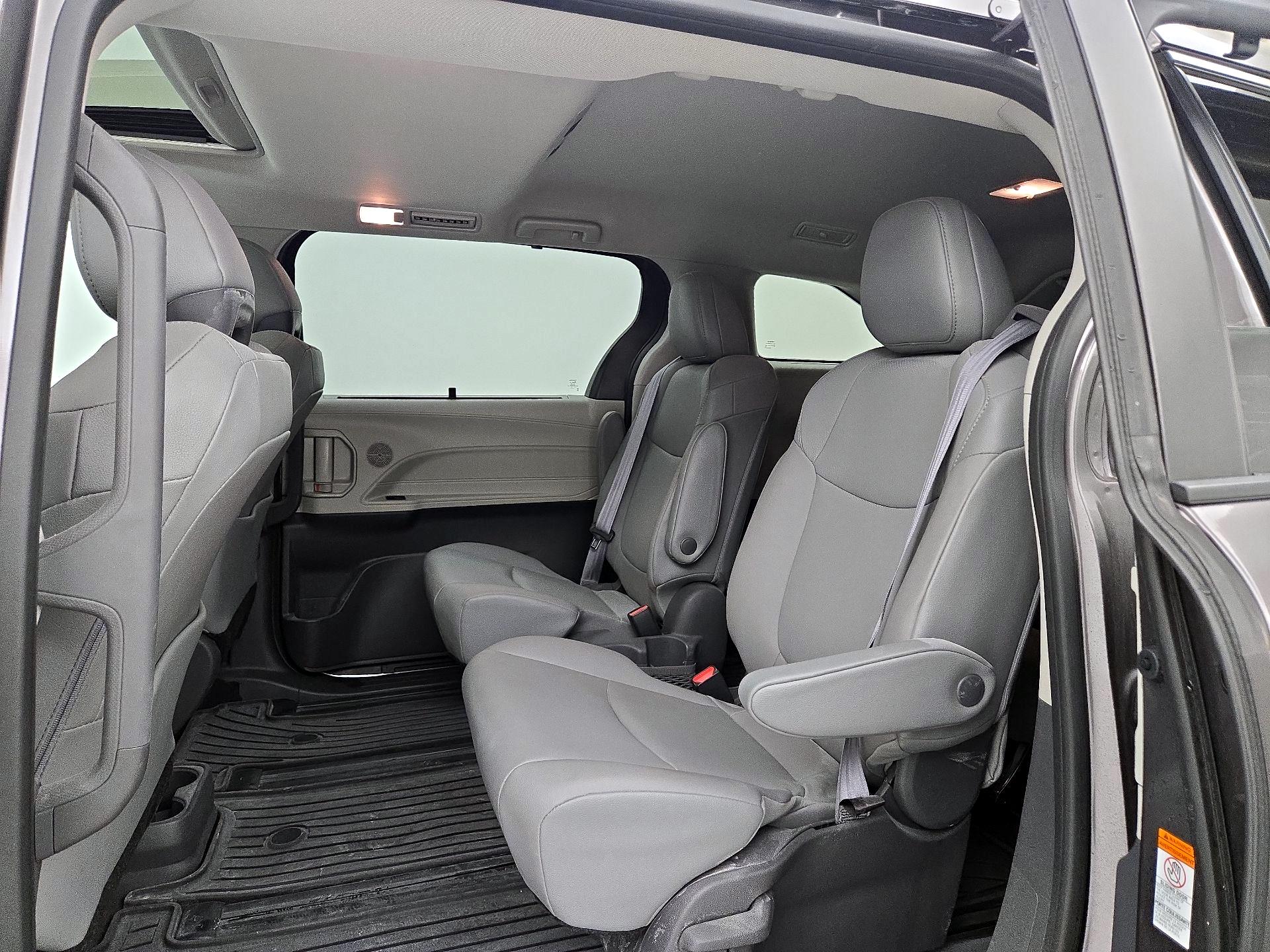 Thumbnail: 2021 Toyota Sienna - 19