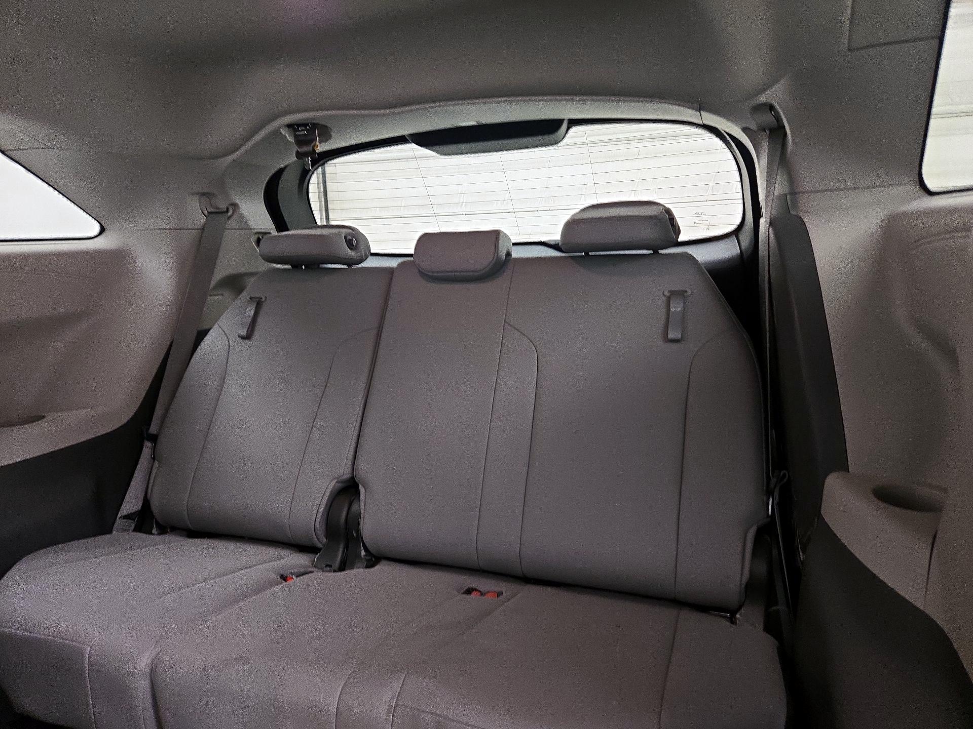 Thumbnail: 2021 Toyota Sienna - 20