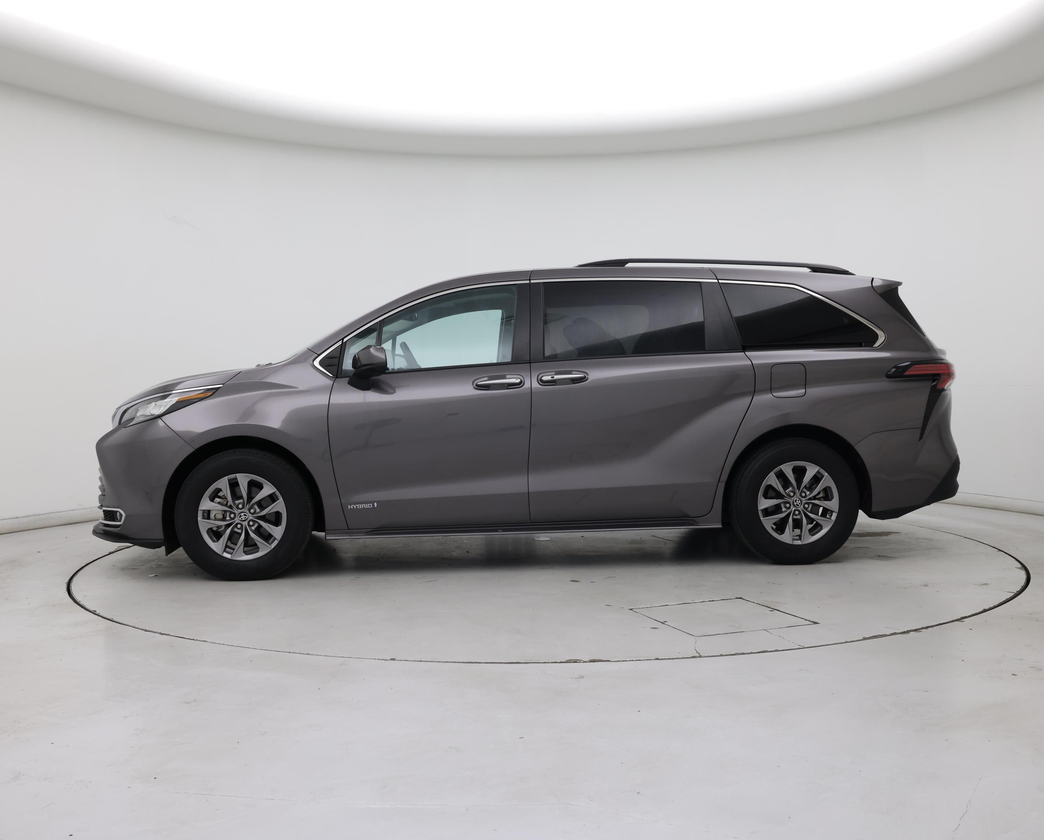 Thumbnail: 2021 Toyota Sienna - 3